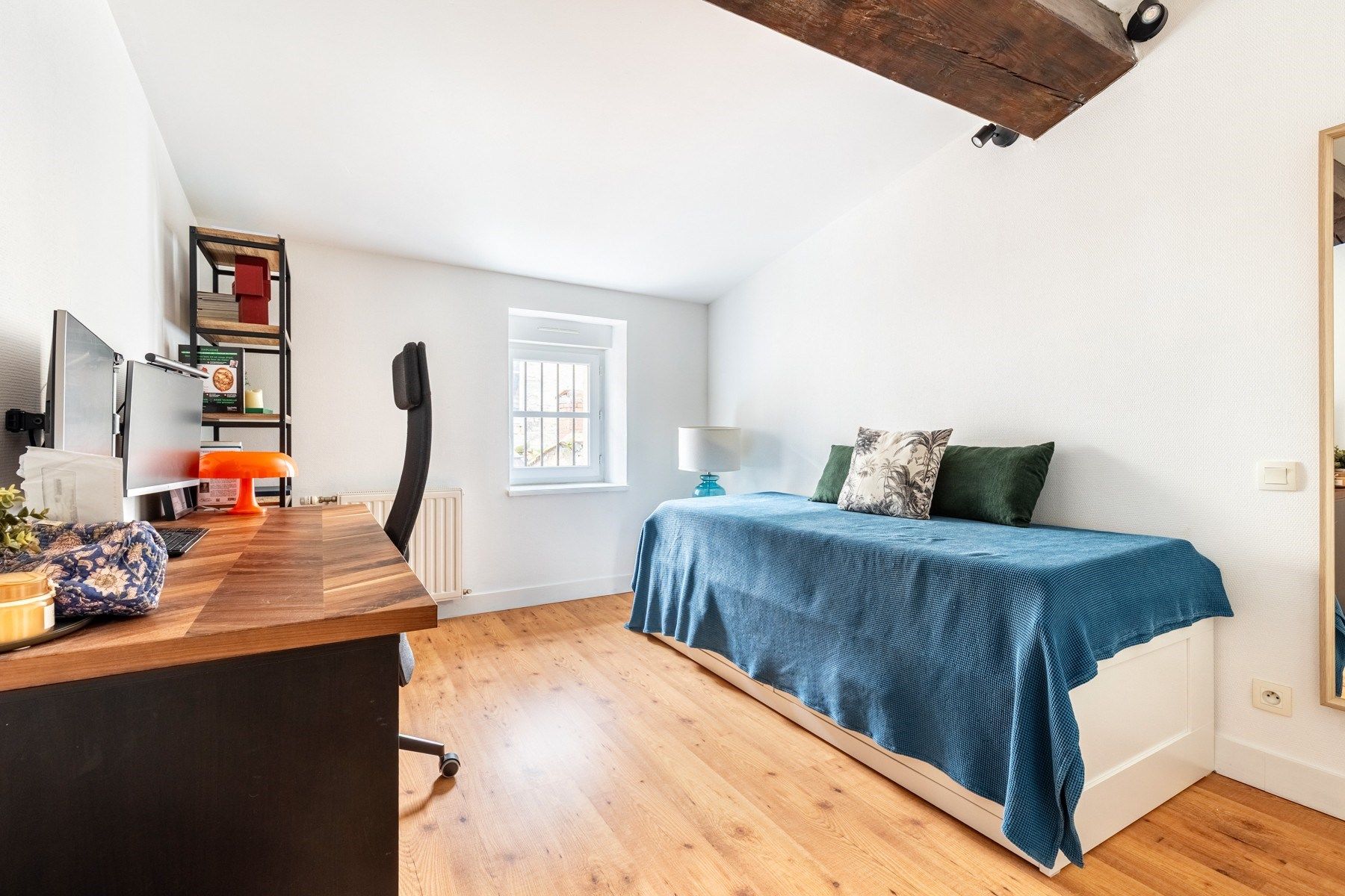 luxury apartment 4 Rooms for sale on BORDEAUX (33000)