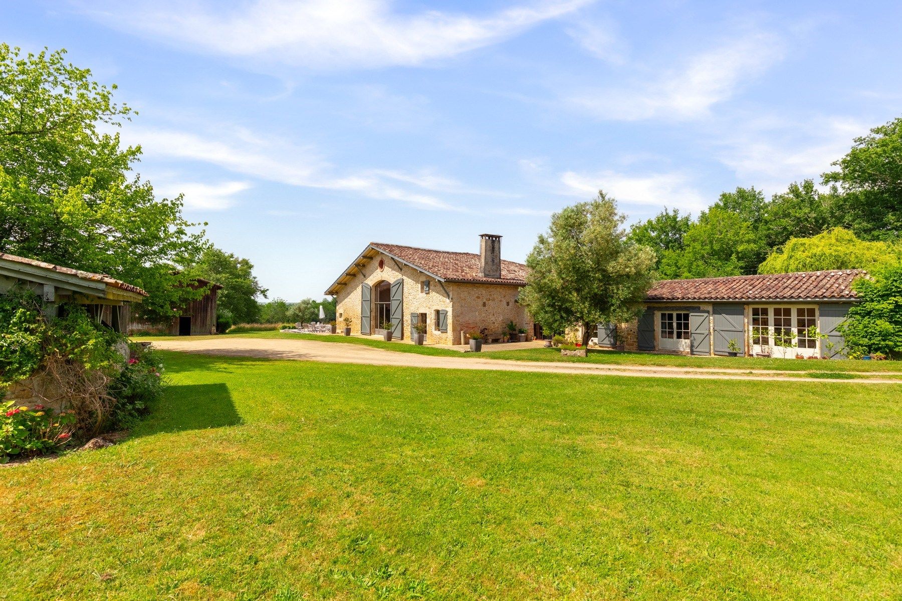luxury house 7 Rooms for sale on SAUTERNES (33210)