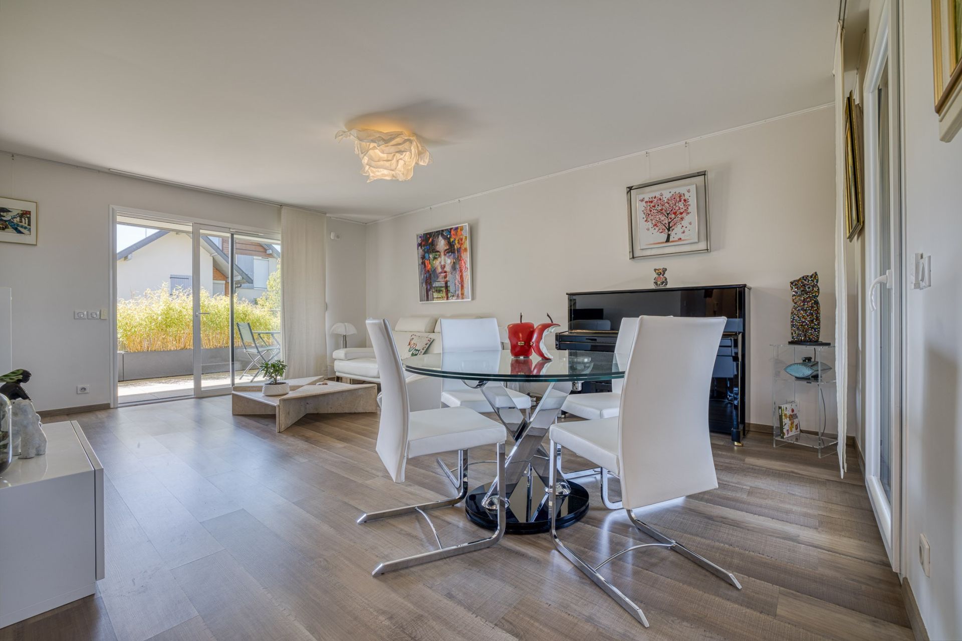 luxury apartment 4 Rooms for sale on ANNECY (74940)