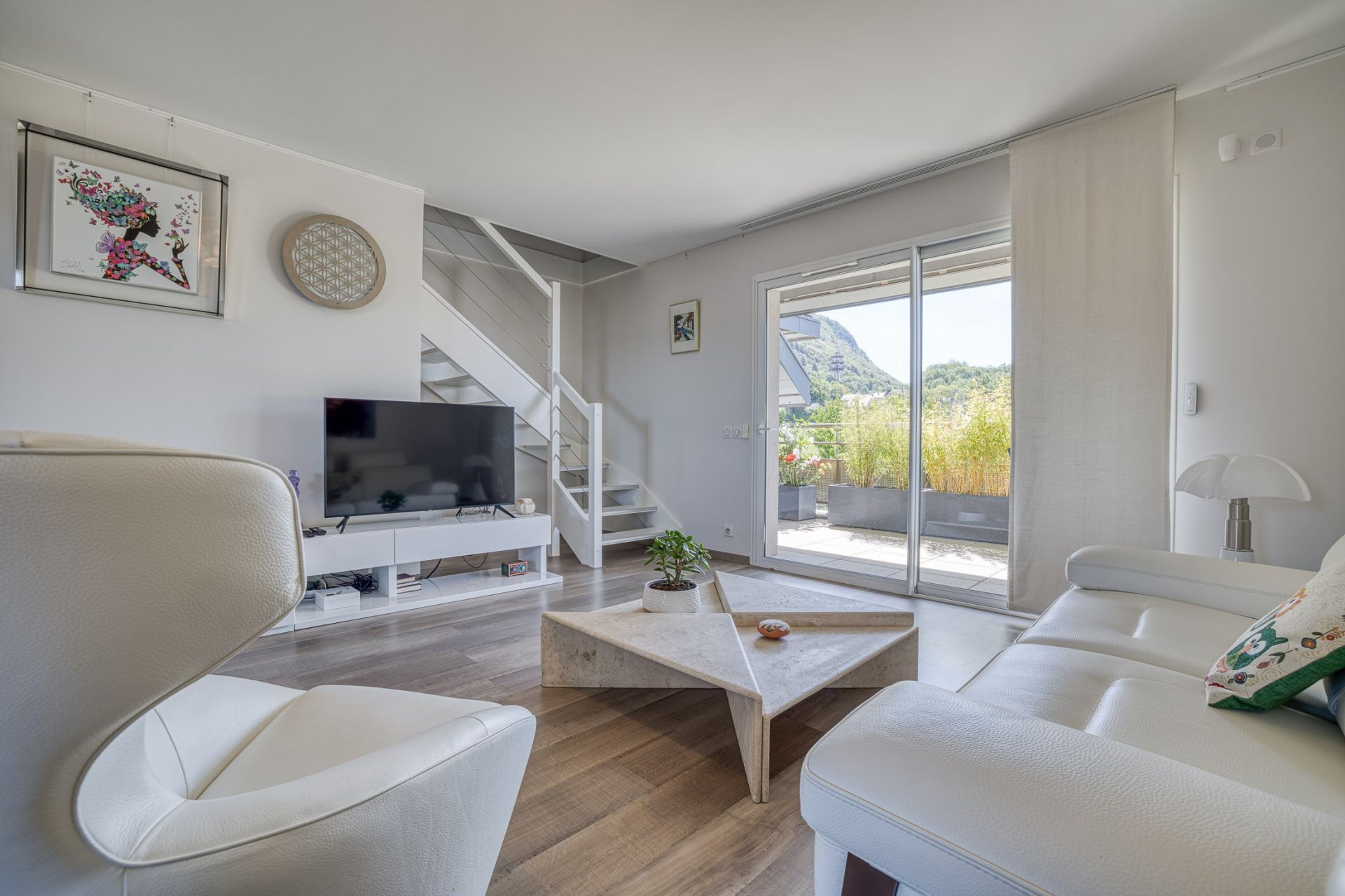 luxury apartment 4 Rooms for sale on ANNECY (74940)