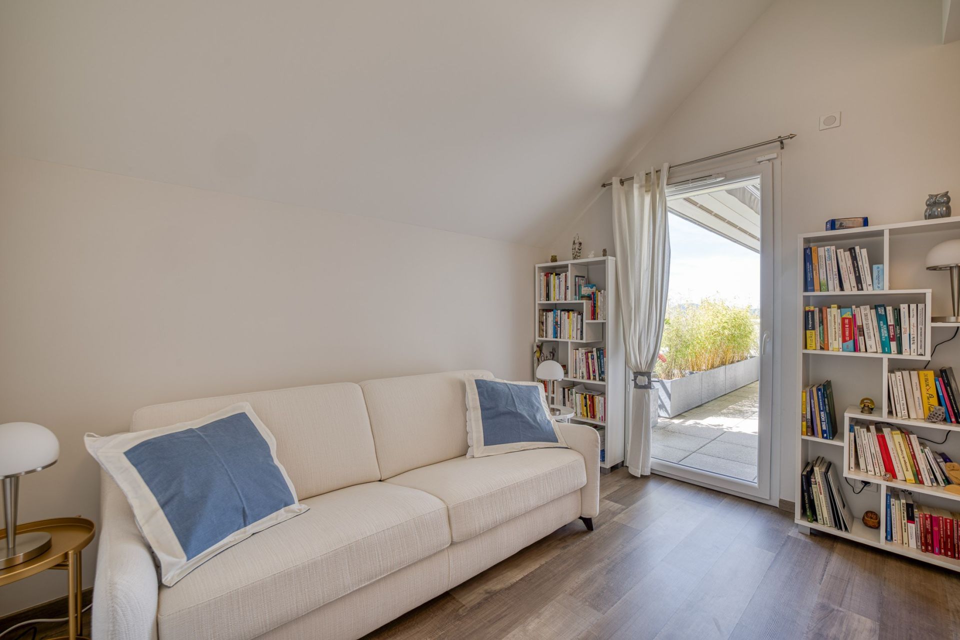 luxury apartment 4 Rooms for sale on ANNECY (74940)
