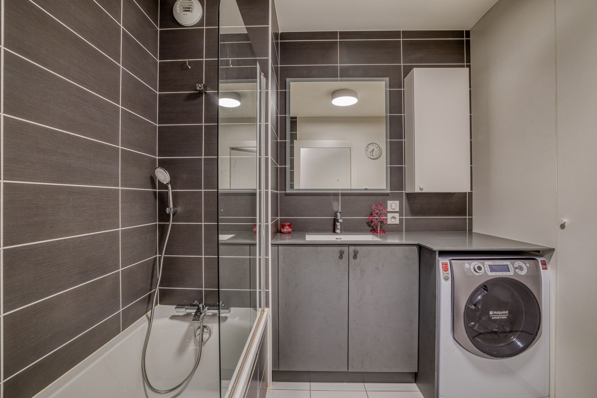 luxury apartment 4 Rooms for sale on ANNECY (74940)