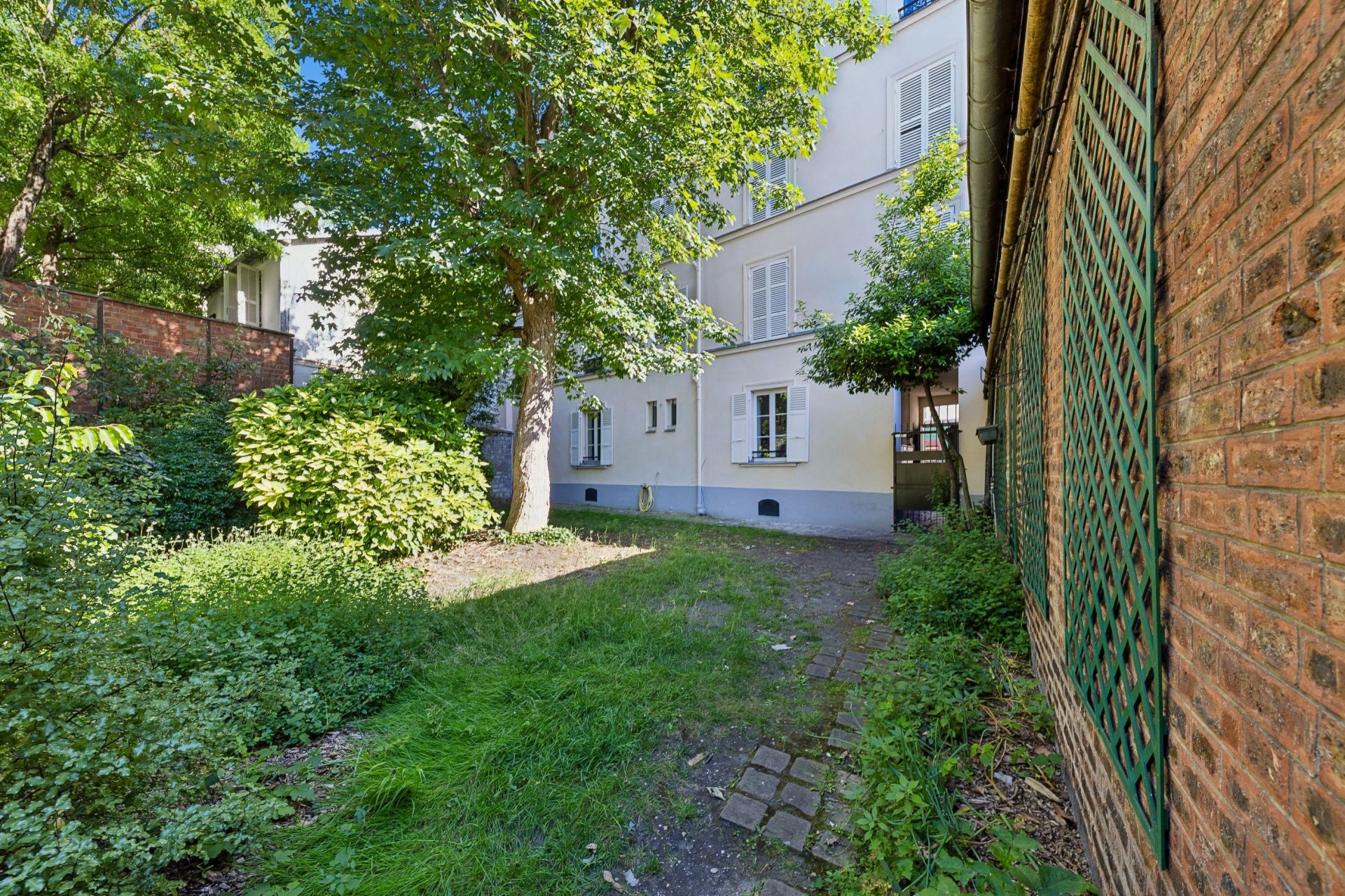 luxury apartment 2 Rooms for sale on PARIS (75018)