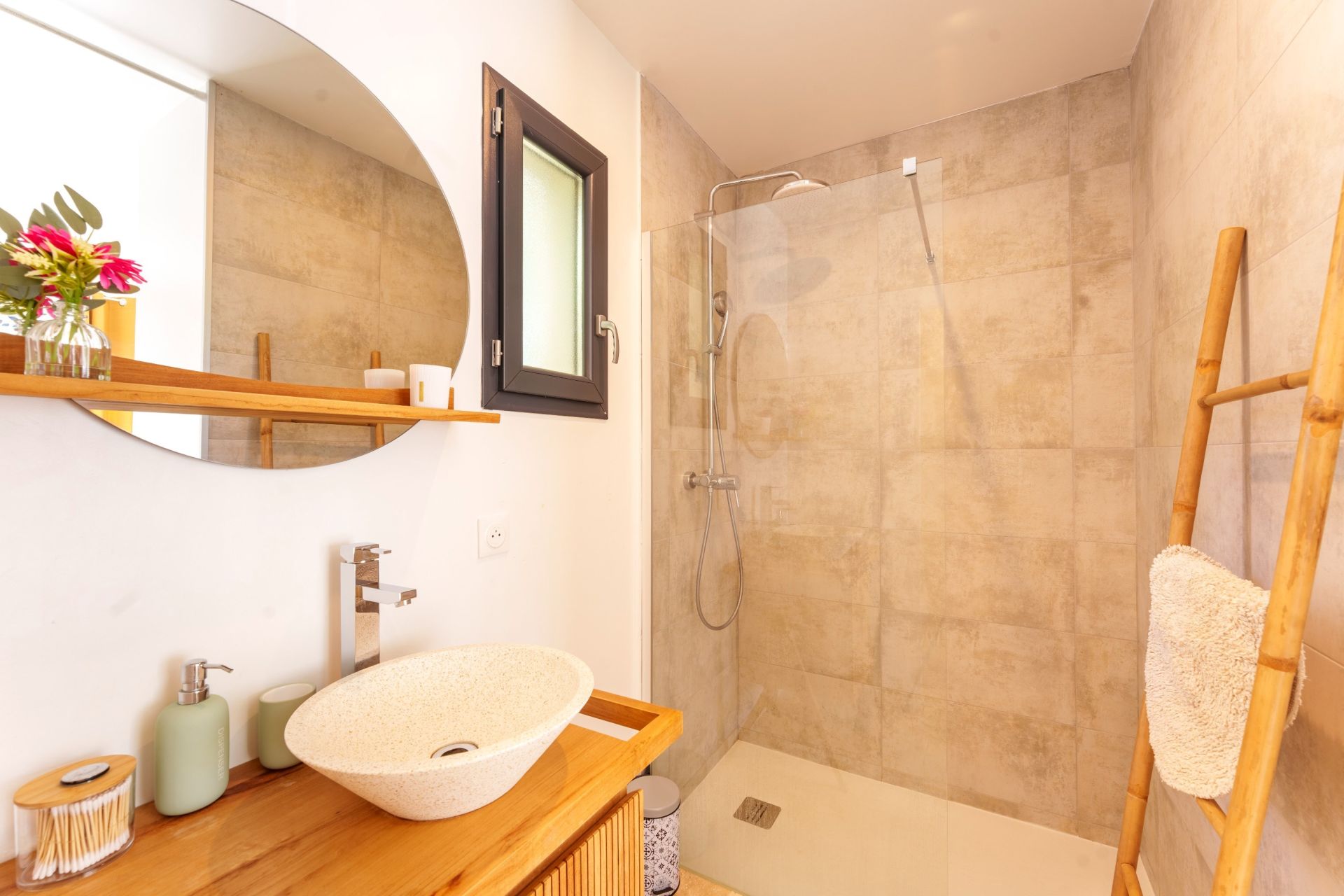 luxury house 6 Rooms for sale on CASTRIES (34160)