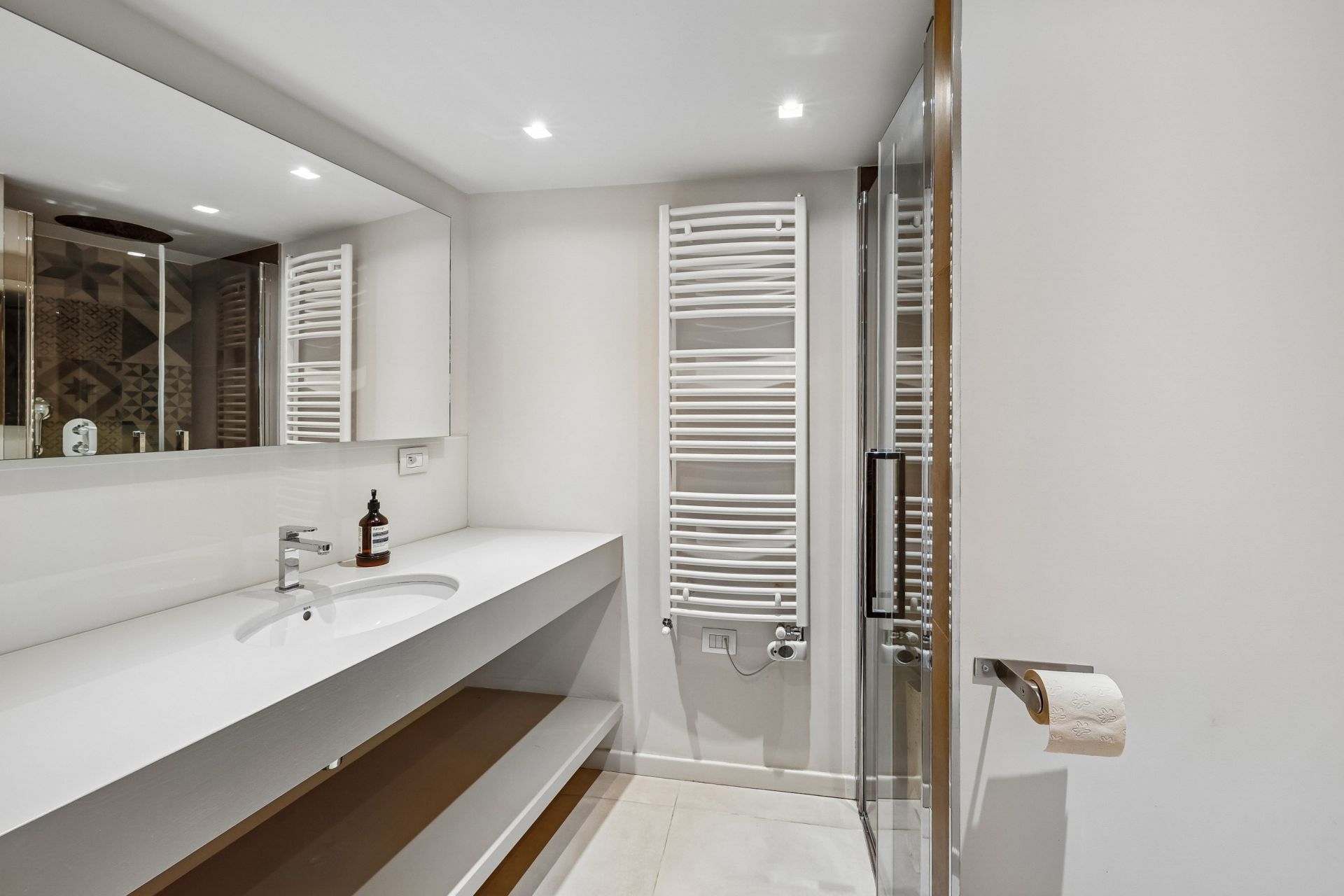 luxury apartment 6 Rooms for sale on PARIS (75016)