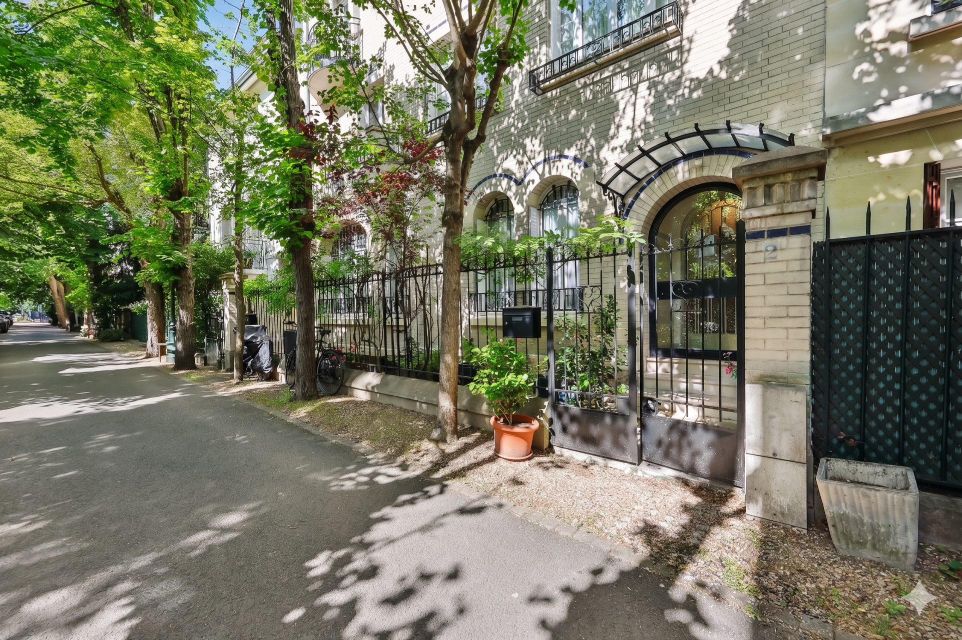luxury apartment 6 Rooms for sale on PARIS (75016)