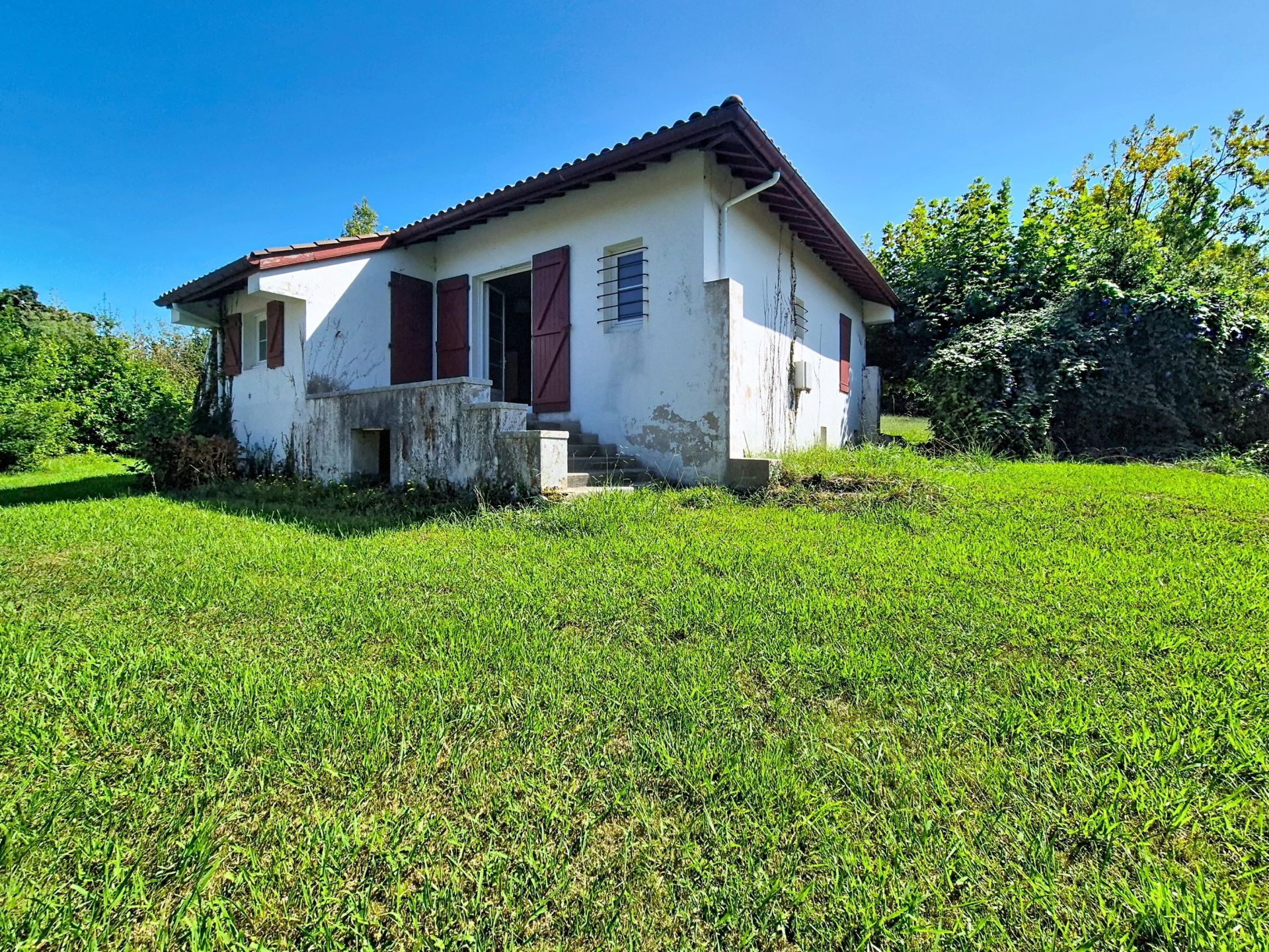 luxury house 3 Rooms for sale on URRUGNE (64122)