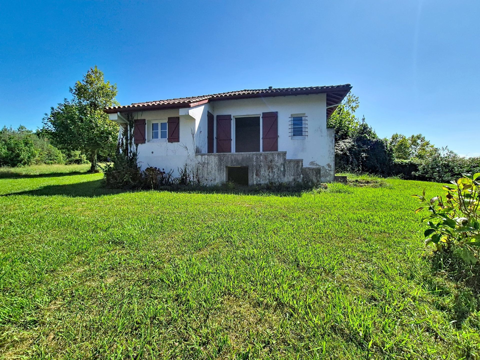 luxury house 3 Rooms for sale on URRUGNE (64122)