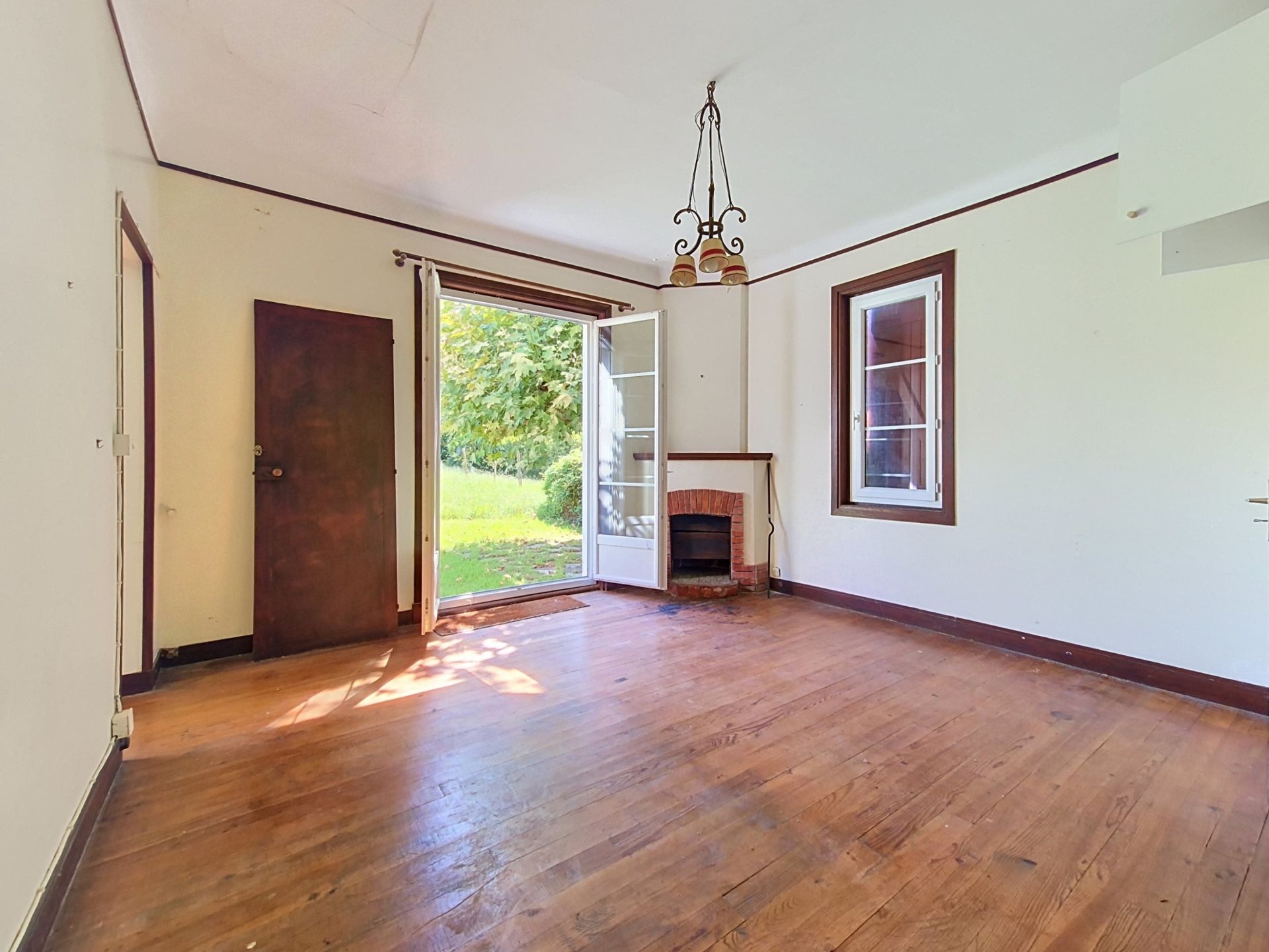 luxury house 3 Rooms for sale on URRUGNE (64122)