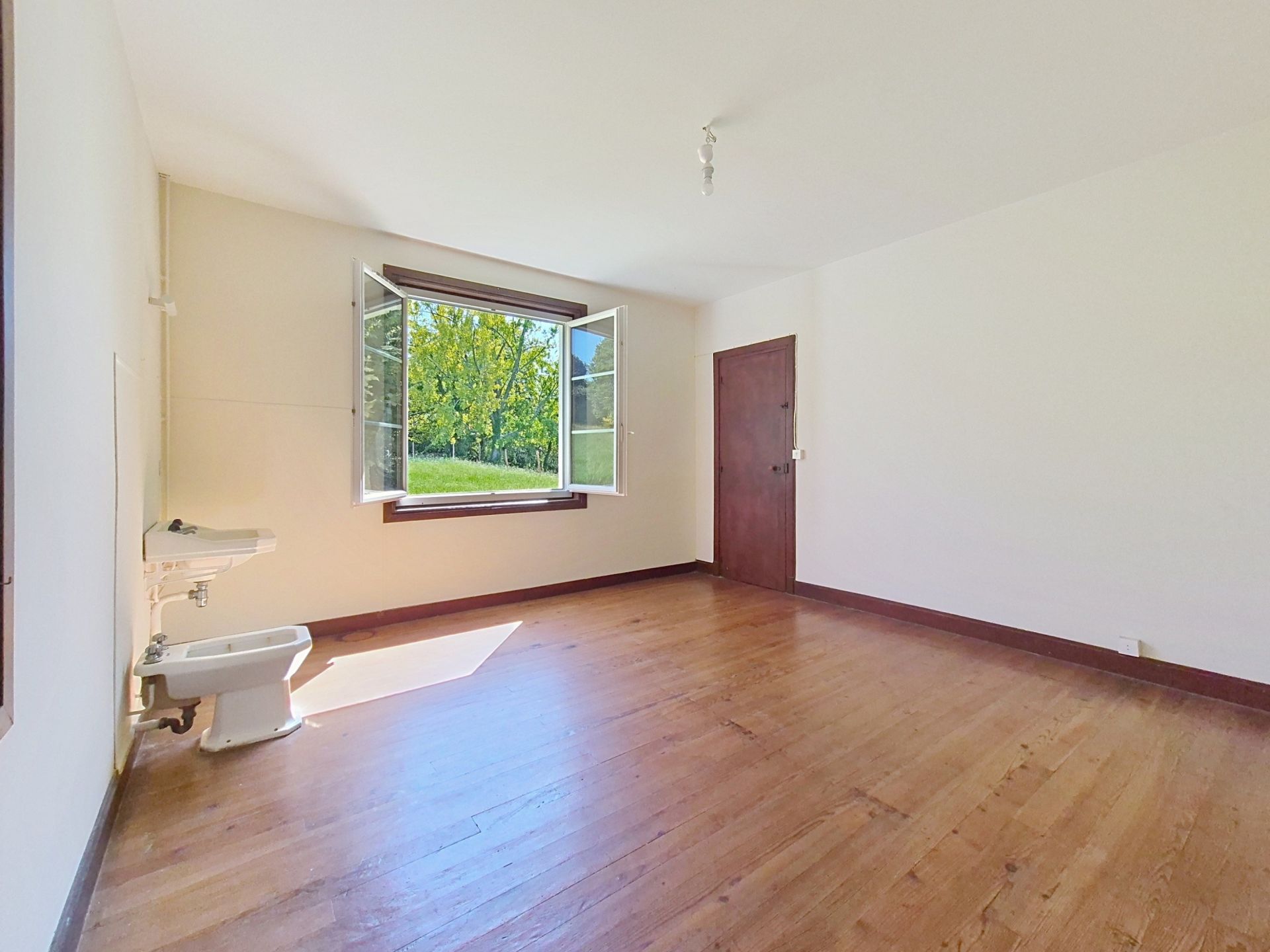 luxury house 3 Rooms for sale on URRUGNE (64122)