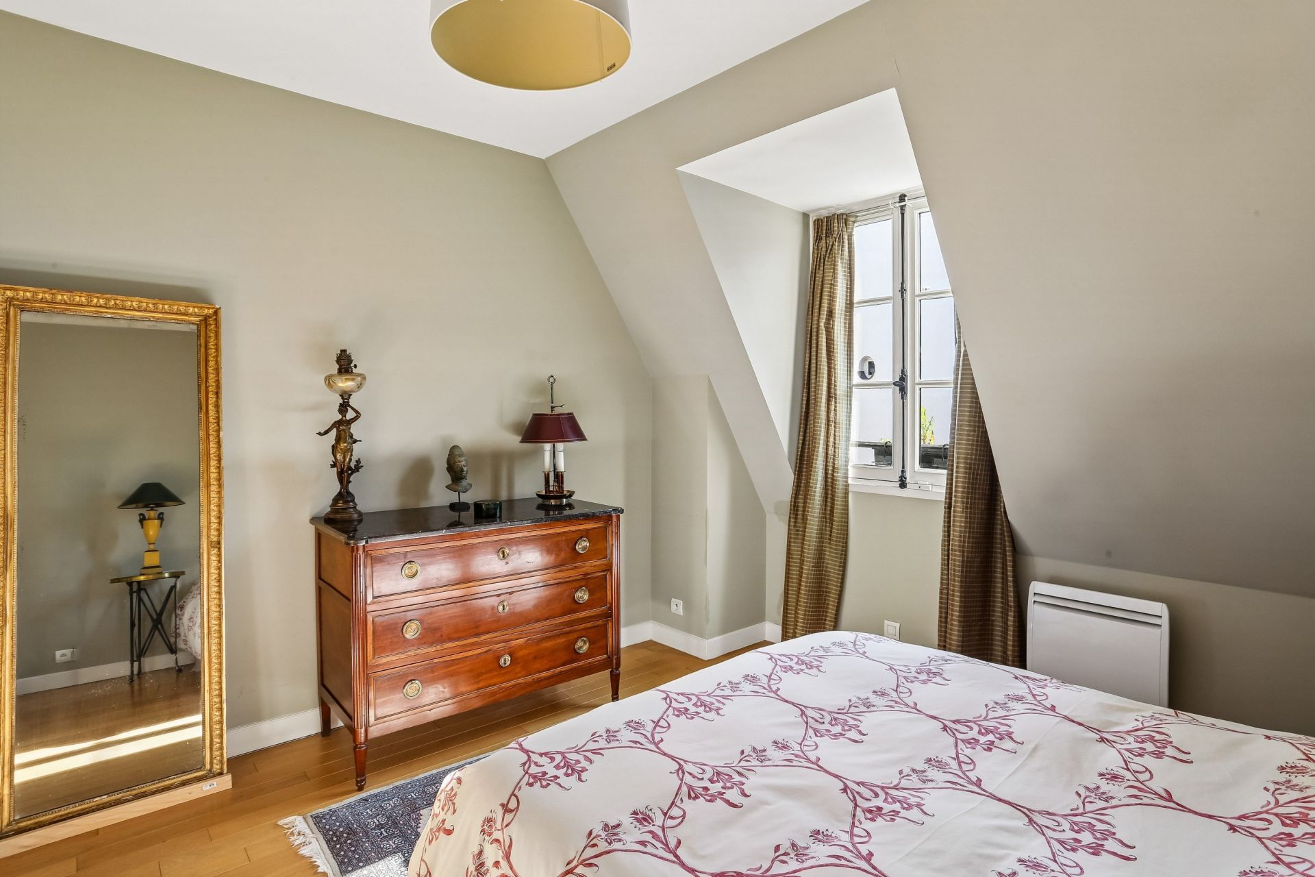 luxury apartment 5 Rooms for sale on PARIS (75003)