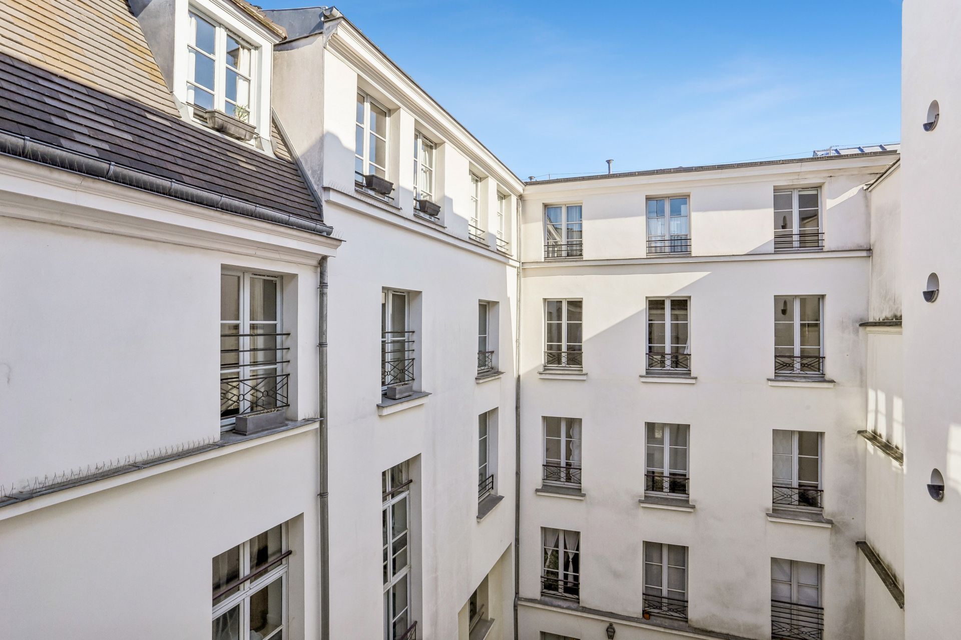 luxury apartment 5 Rooms for sale on PARIS (75003)