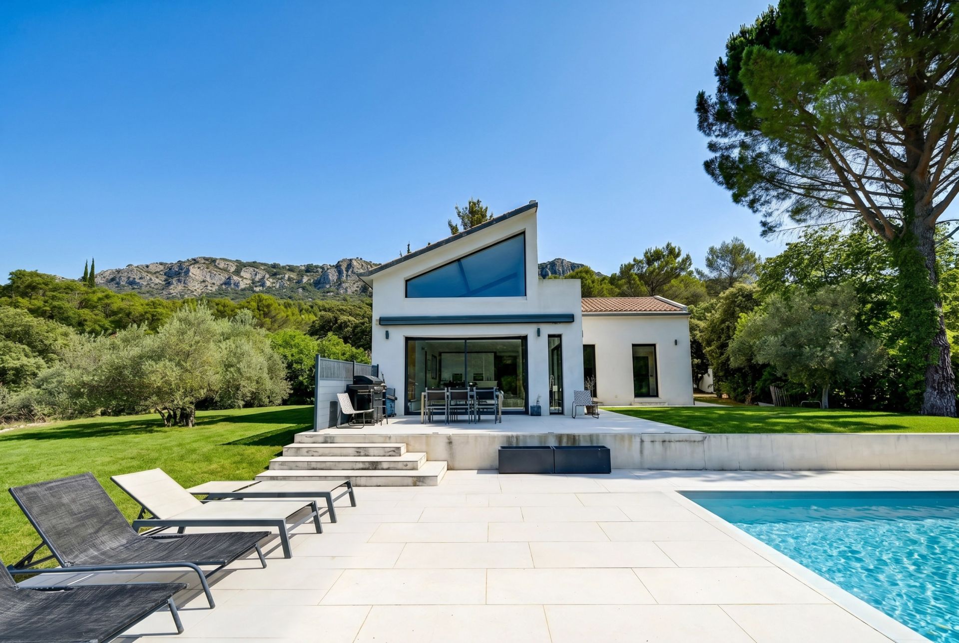 luxury house 5 Rooms for sale on AIX EN PROVENCE (13100)