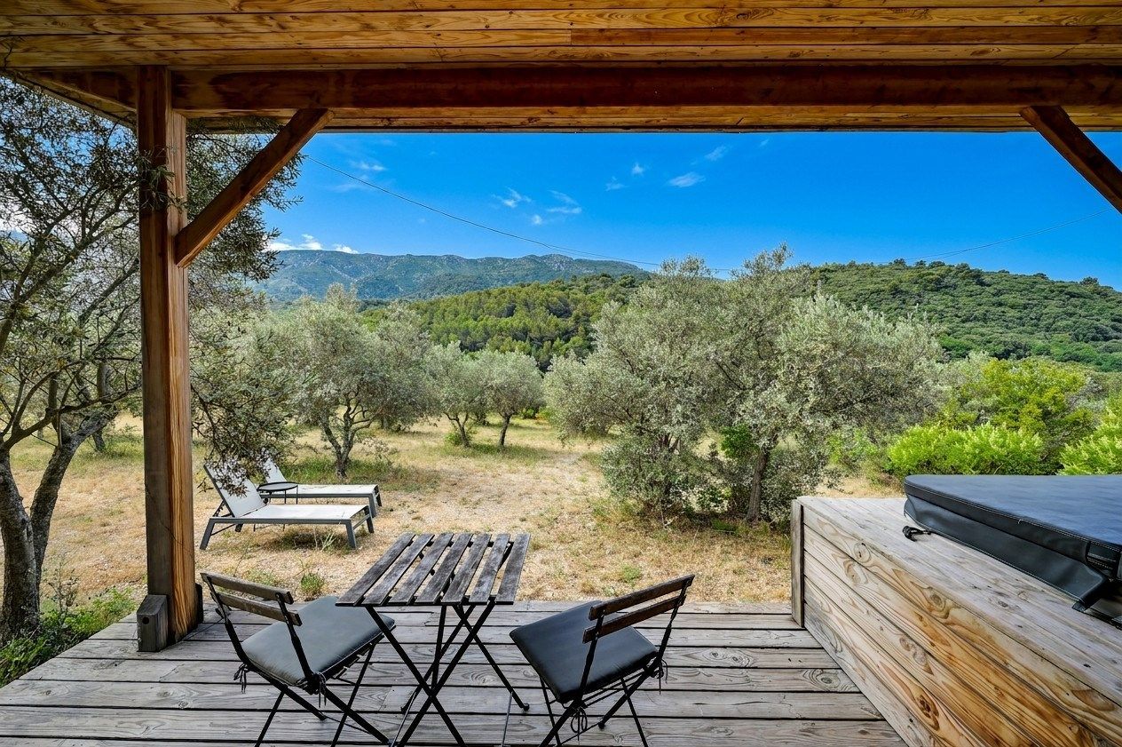 luxury house 5 Rooms for sale on AIX EN PROVENCE (13100)