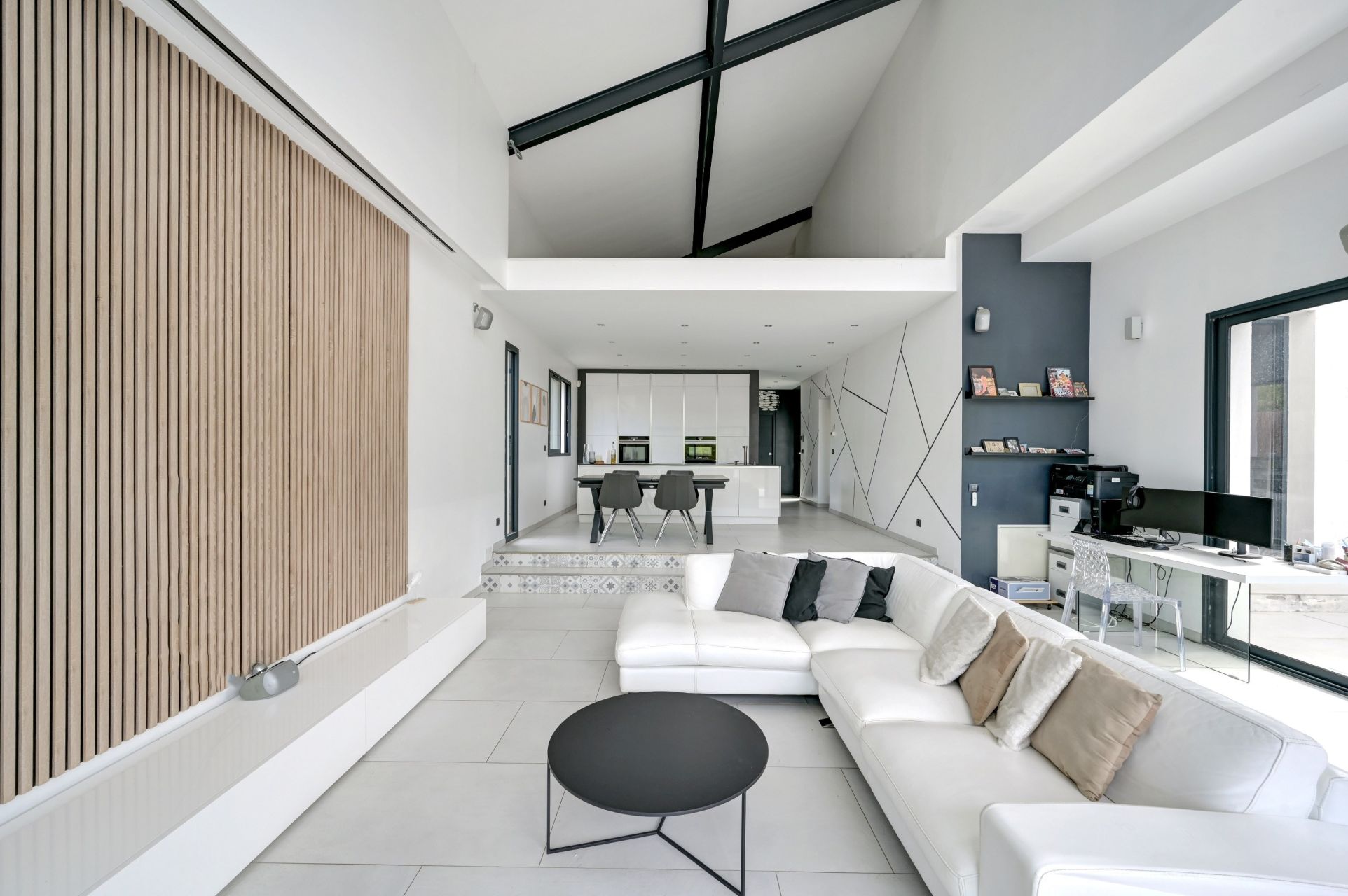 luxury house 5 Rooms for sale on AIX EN PROVENCE (13100)