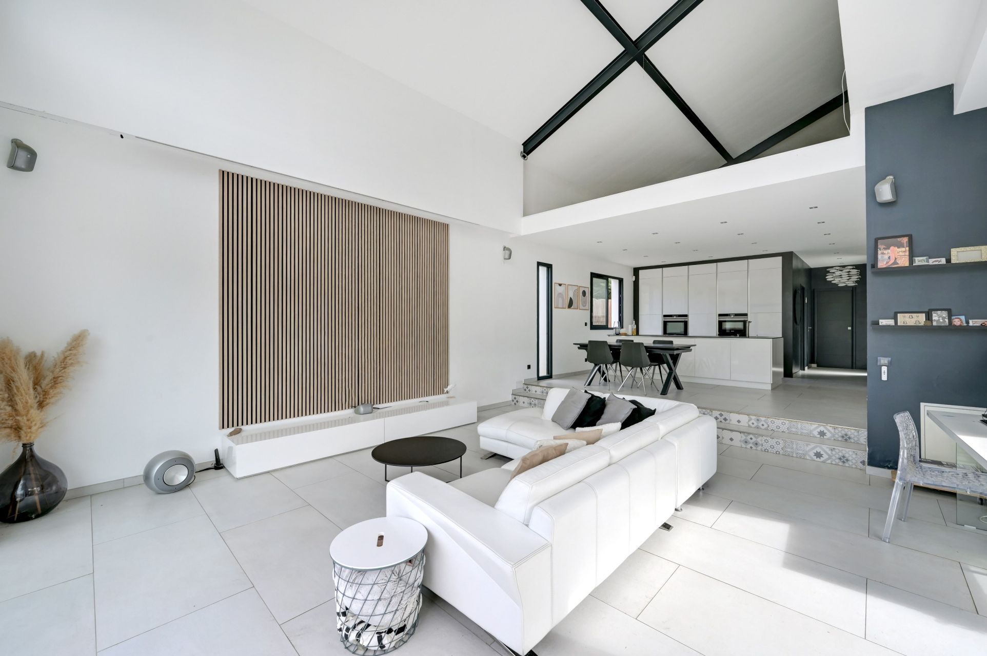 luxury house 5 Rooms for sale on AIX EN PROVENCE (13100)