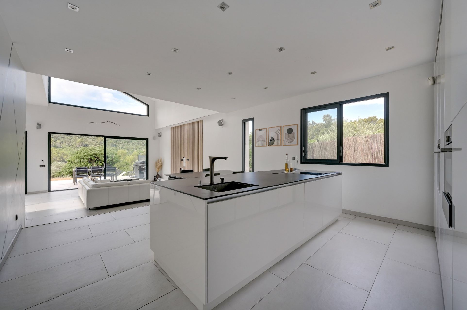 luxury house 5 Rooms for sale on AIX EN PROVENCE (13100)