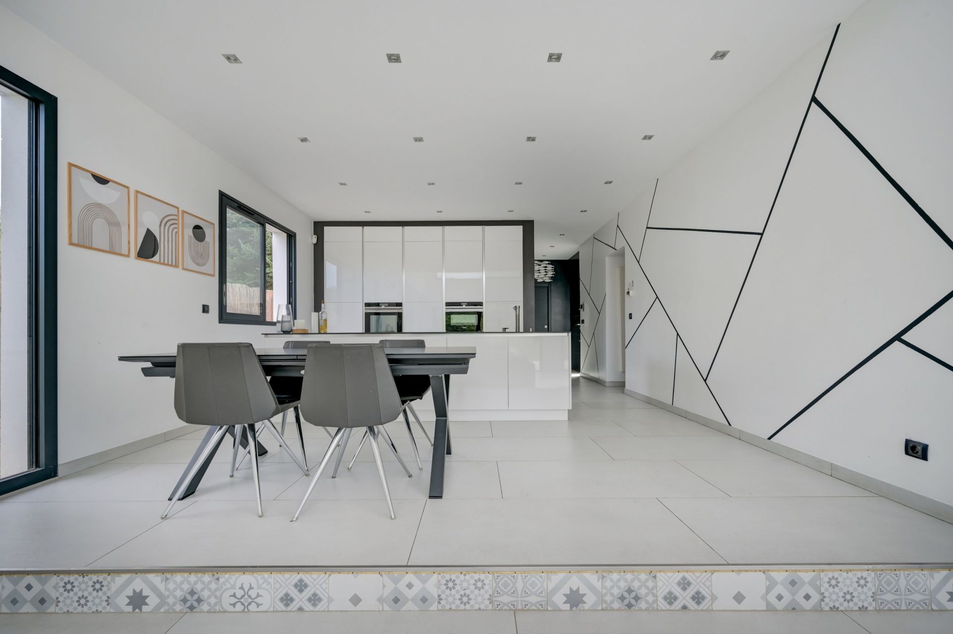luxury house 5 Rooms for sale on AIX EN PROVENCE (13100)