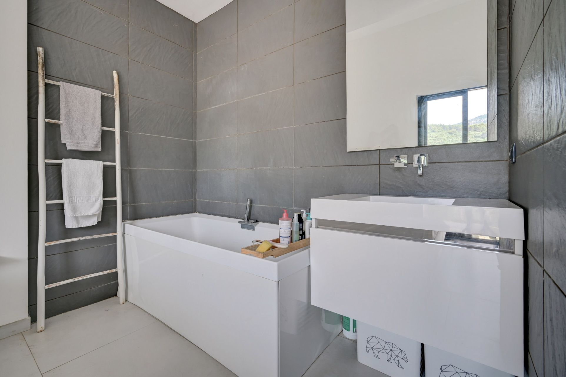 luxury house 5 Rooms for sale on AIX EN PROVENCE (13100)