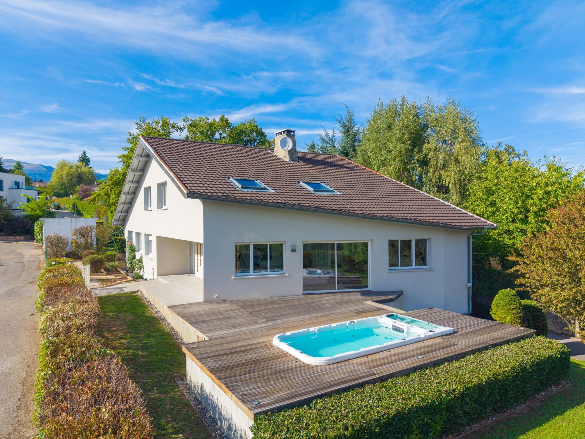 luxury house 8 Rooms for sale on PREVESSIN MOENS (01280)