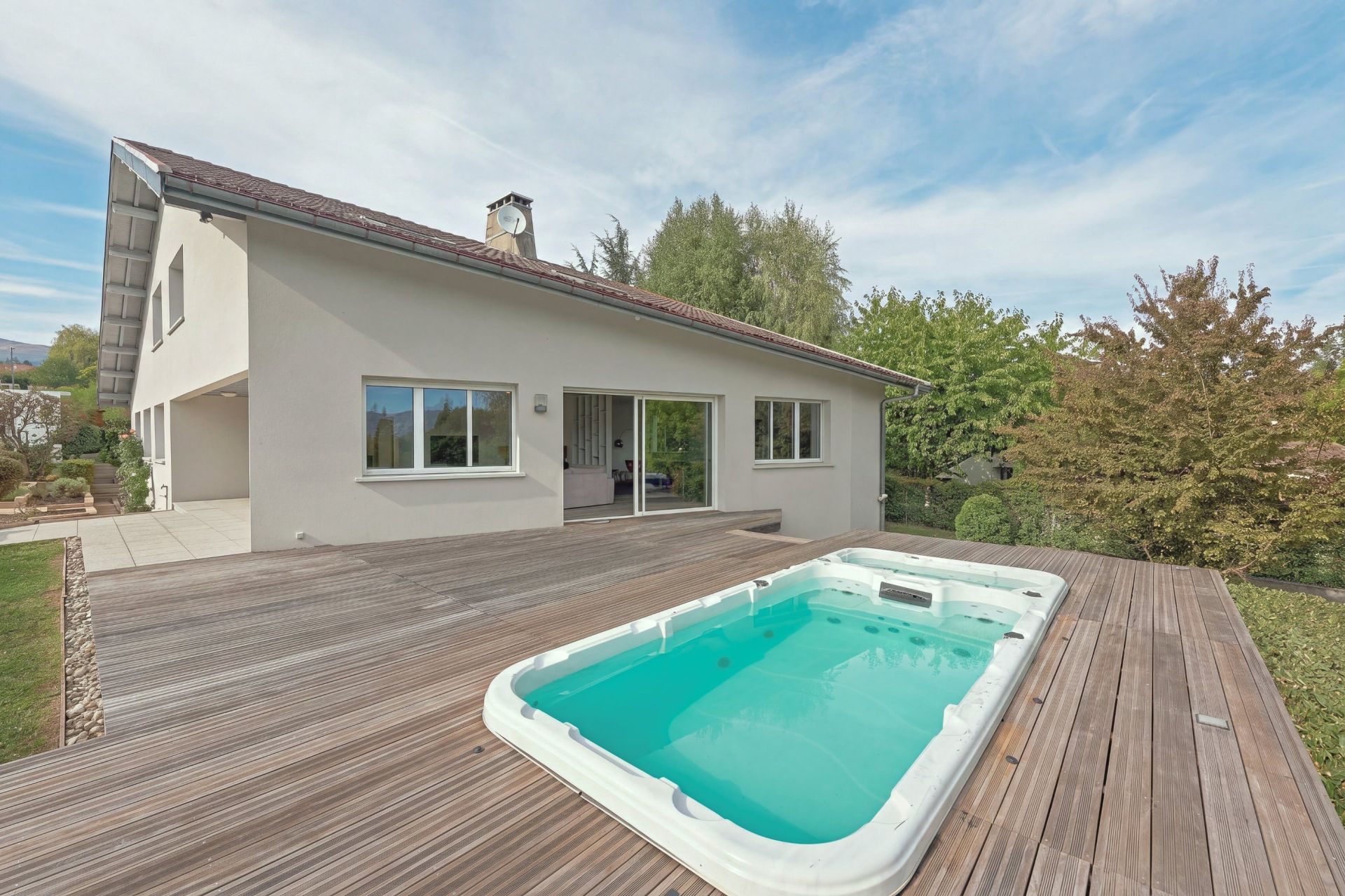 luxury house 8 Rooms for sale on PREVESSIN MOENS (01280)