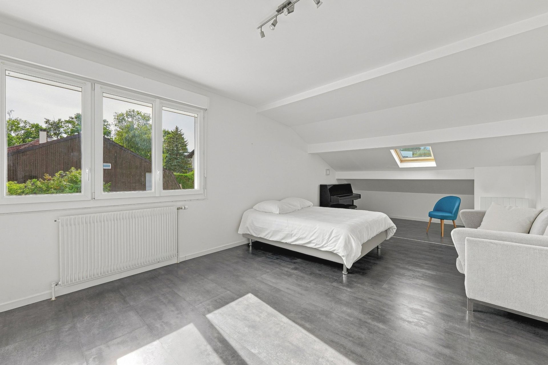 luxury house 8 Rooms for sale on PREVESSIN MOENS (01280)