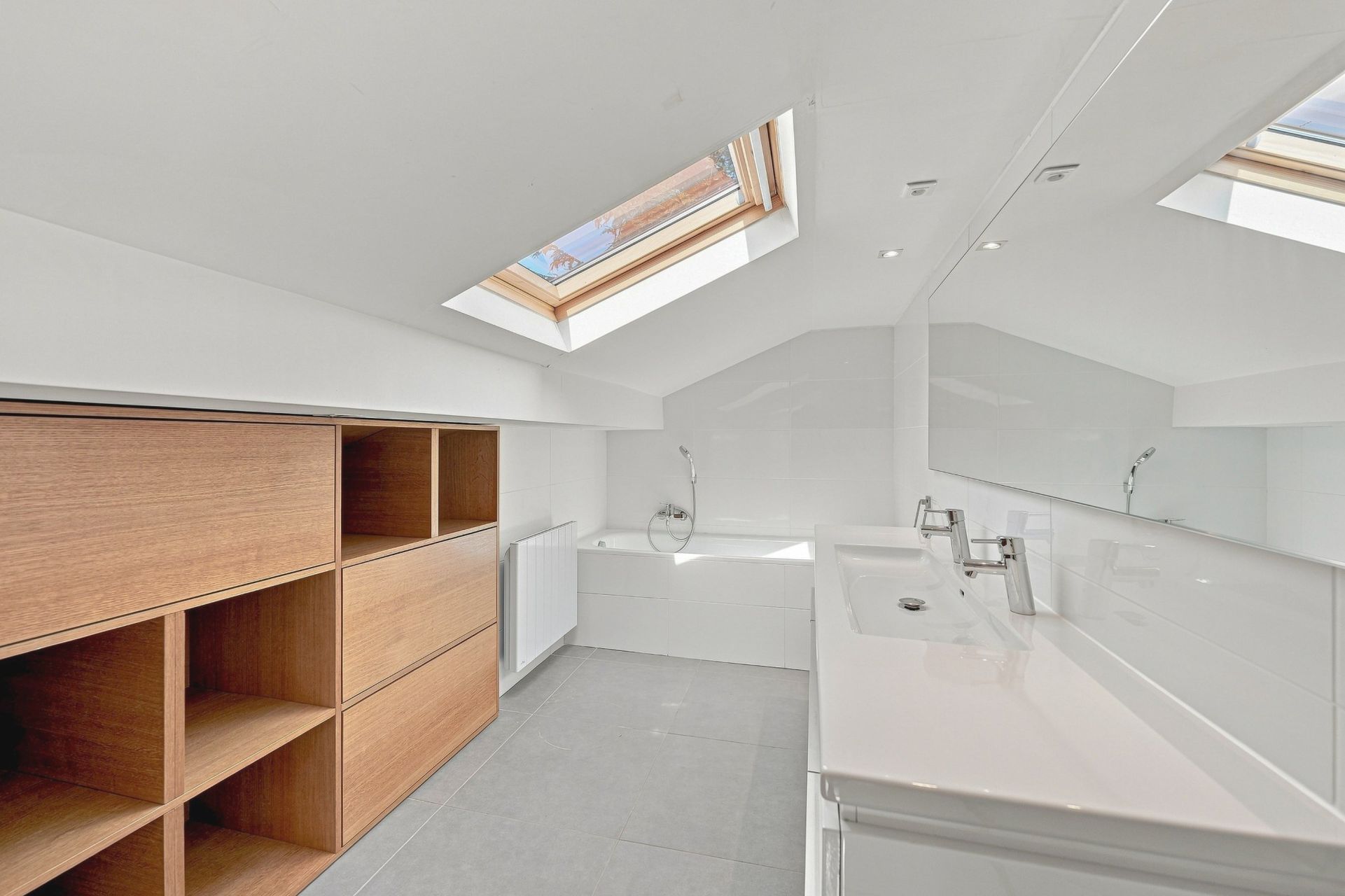 luxury house 8 Rooms for sale on PREVESSIN MOENS (01280)