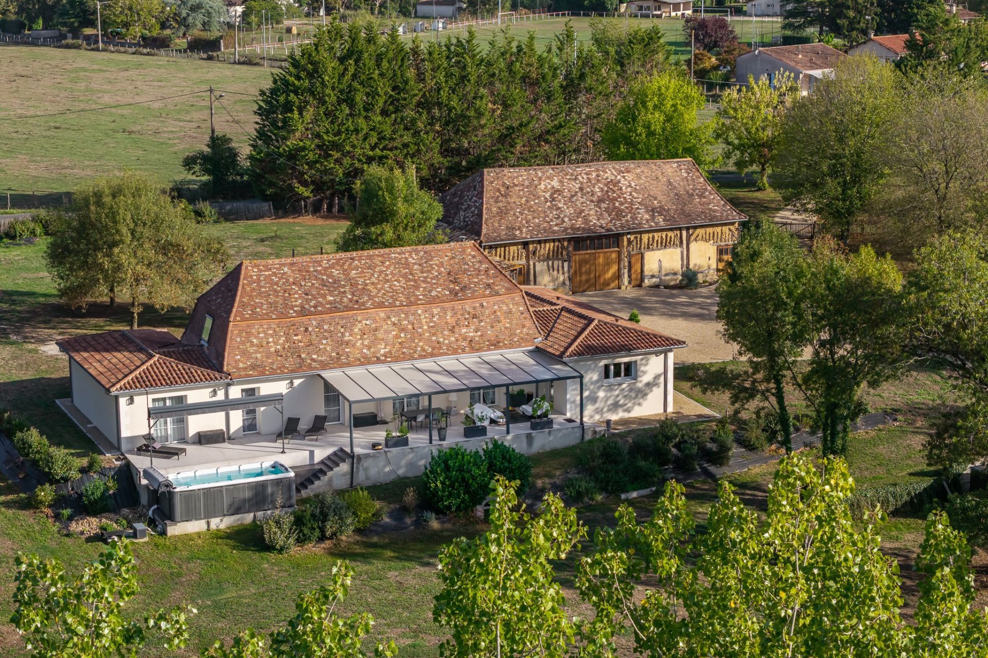 maison de luxe 7 Pièces en vente sur ST LAURENT DES HOMMES (24400)