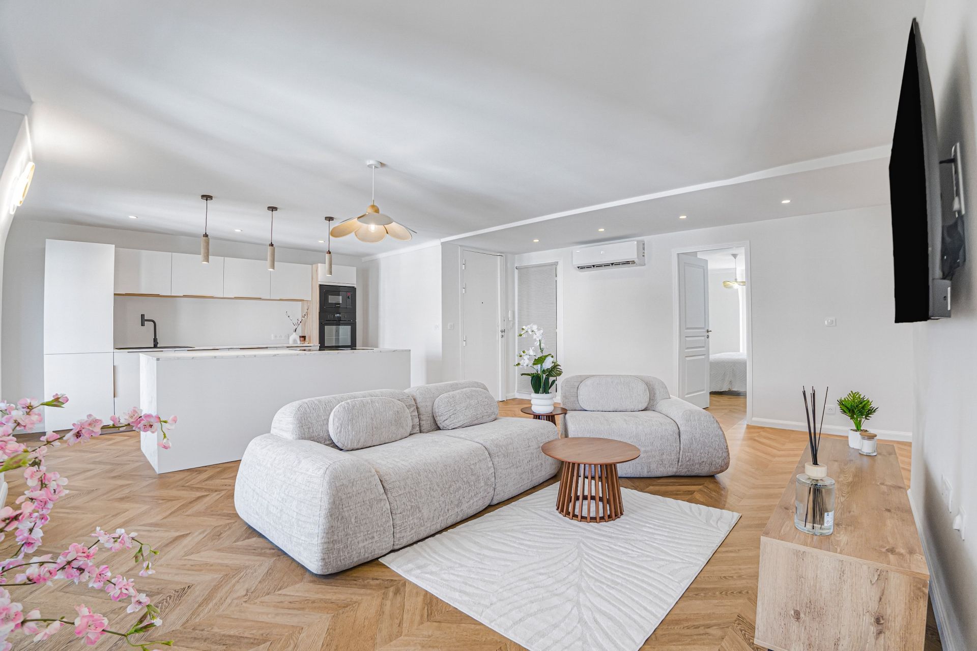 luxury apartment 3 Rooms for sale on ANTIBES (06600)