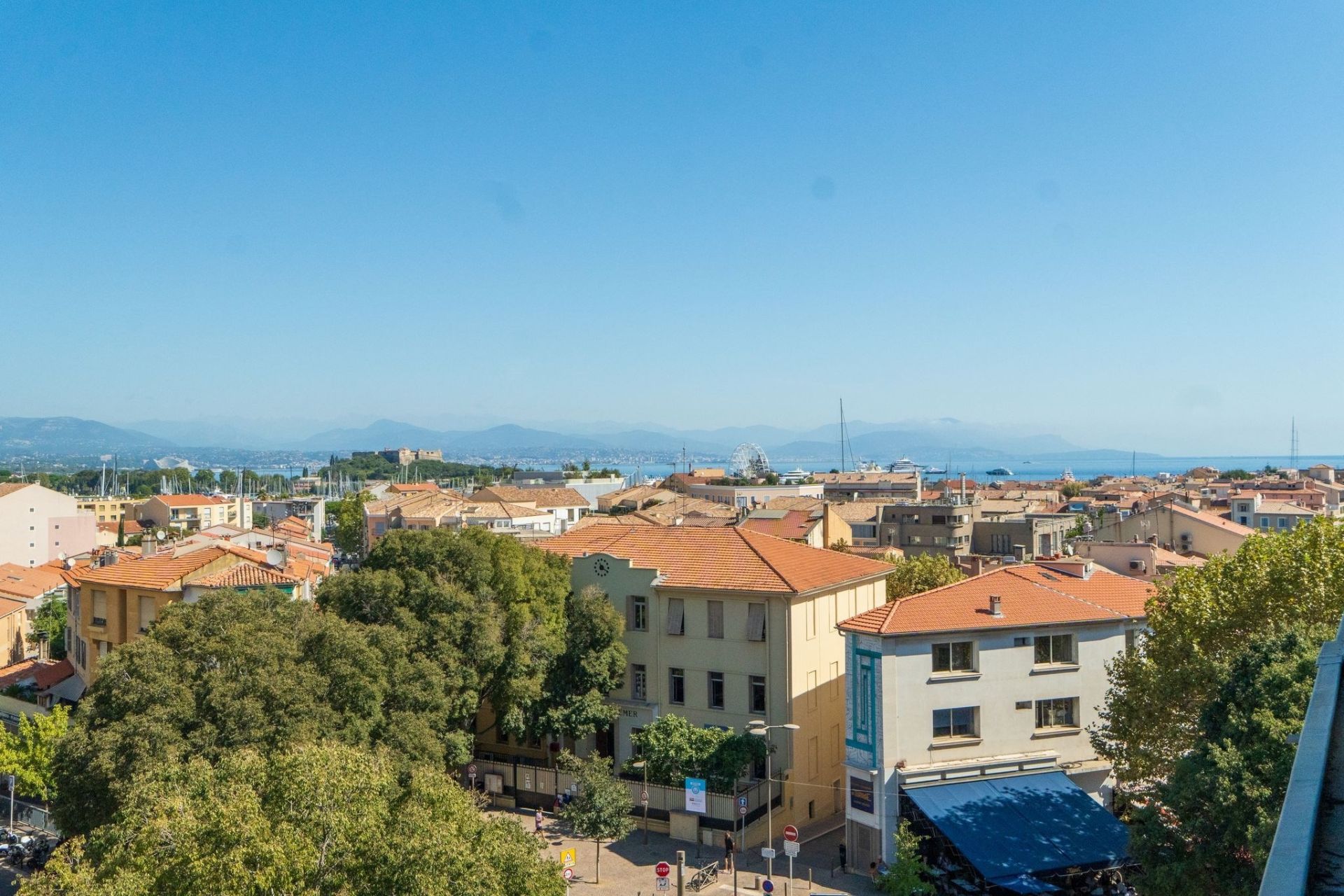 luxury apartment 3 Rooms for sale on ANTIBES (06600)