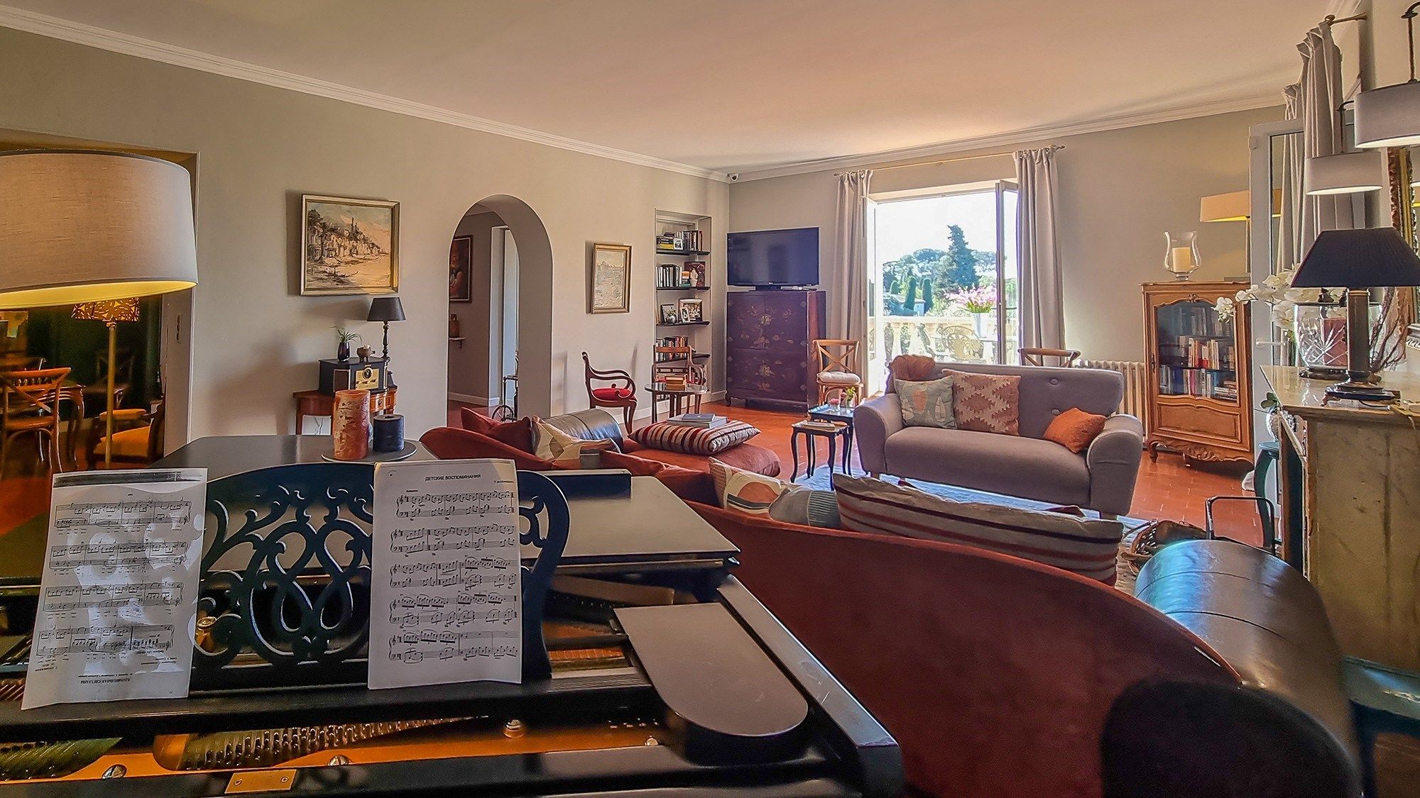 luxury provencale house 9 Rooms for sale on LE CANNET (06110)