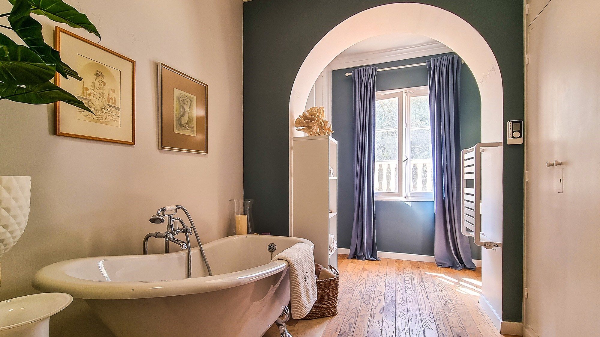 luxury provencale house 9 Rooms for sale on LE CANNET (06110)