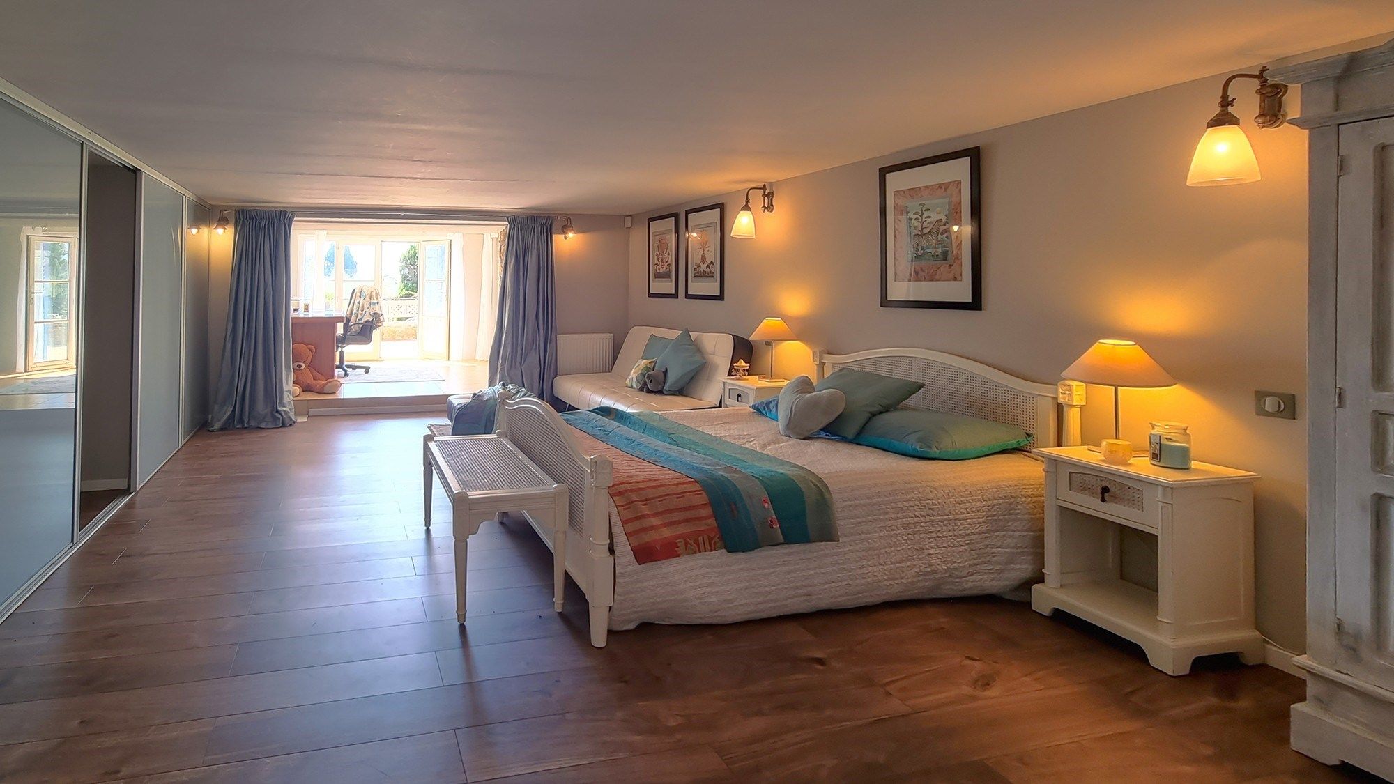 luxury provencale house 9 Rooms for sale on LE CANNET (06110)