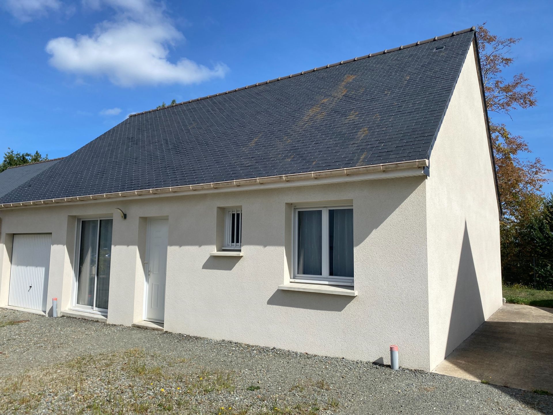 luxury house 4 Rooms for rent on LA VICOMTE SUR RANCE (22690)