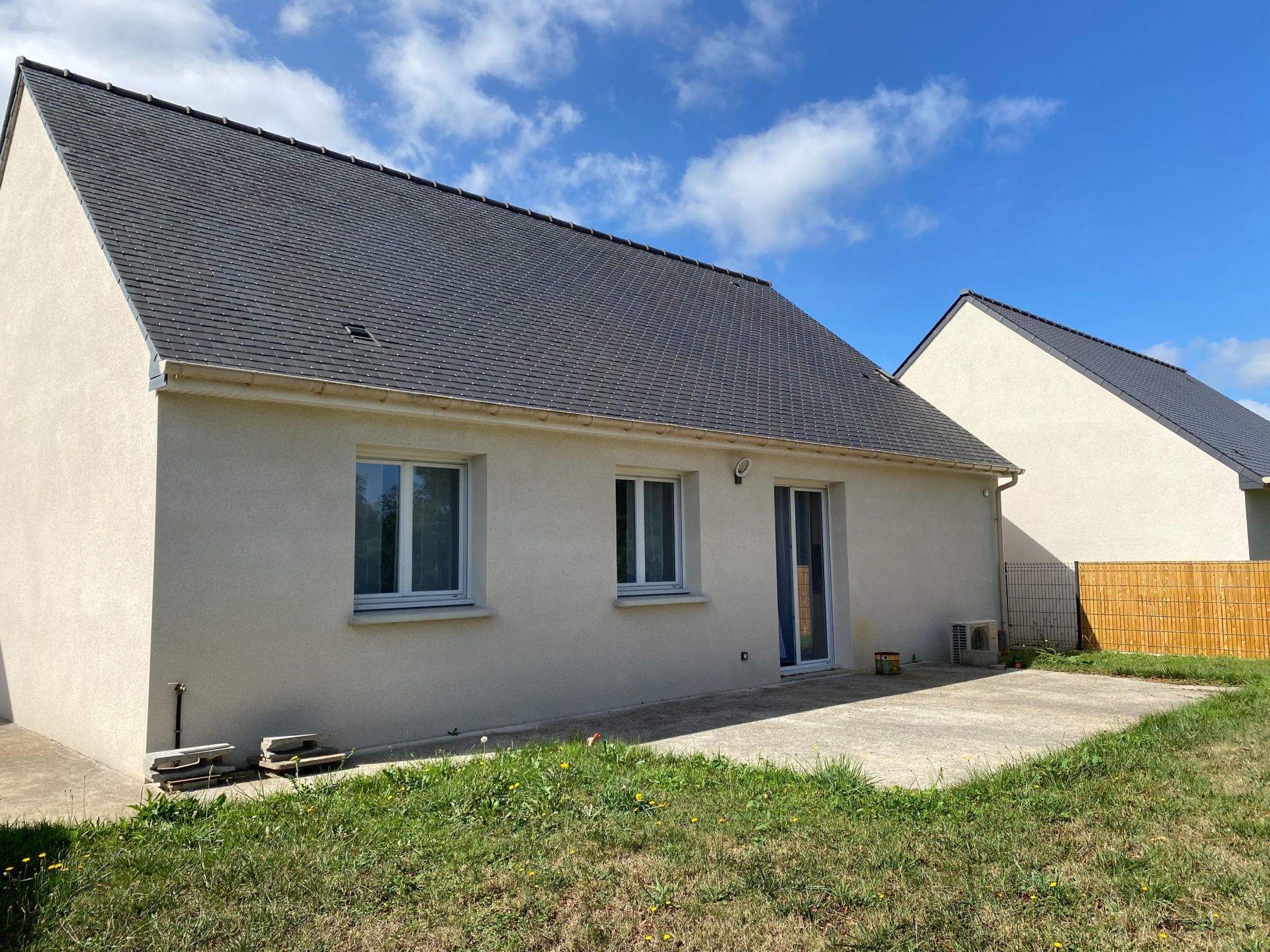 luxury house 4 Rooms for rent on LA VICOMTE SUR RANCE (22690)