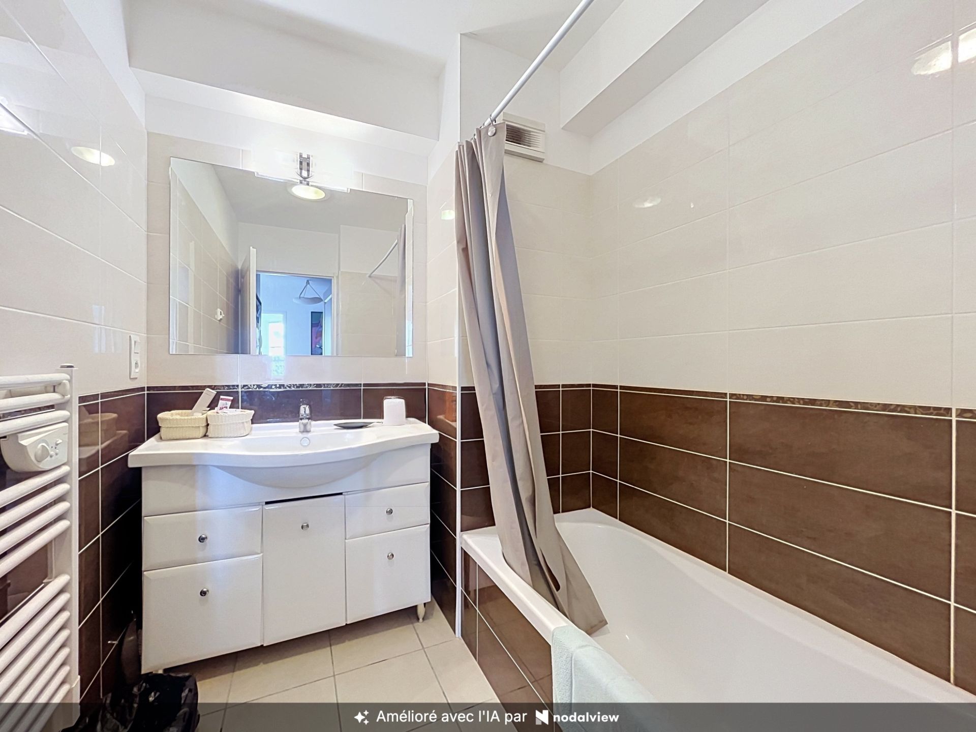 luxury apartment 4 Rooms for sale on CIBOURE (64500)