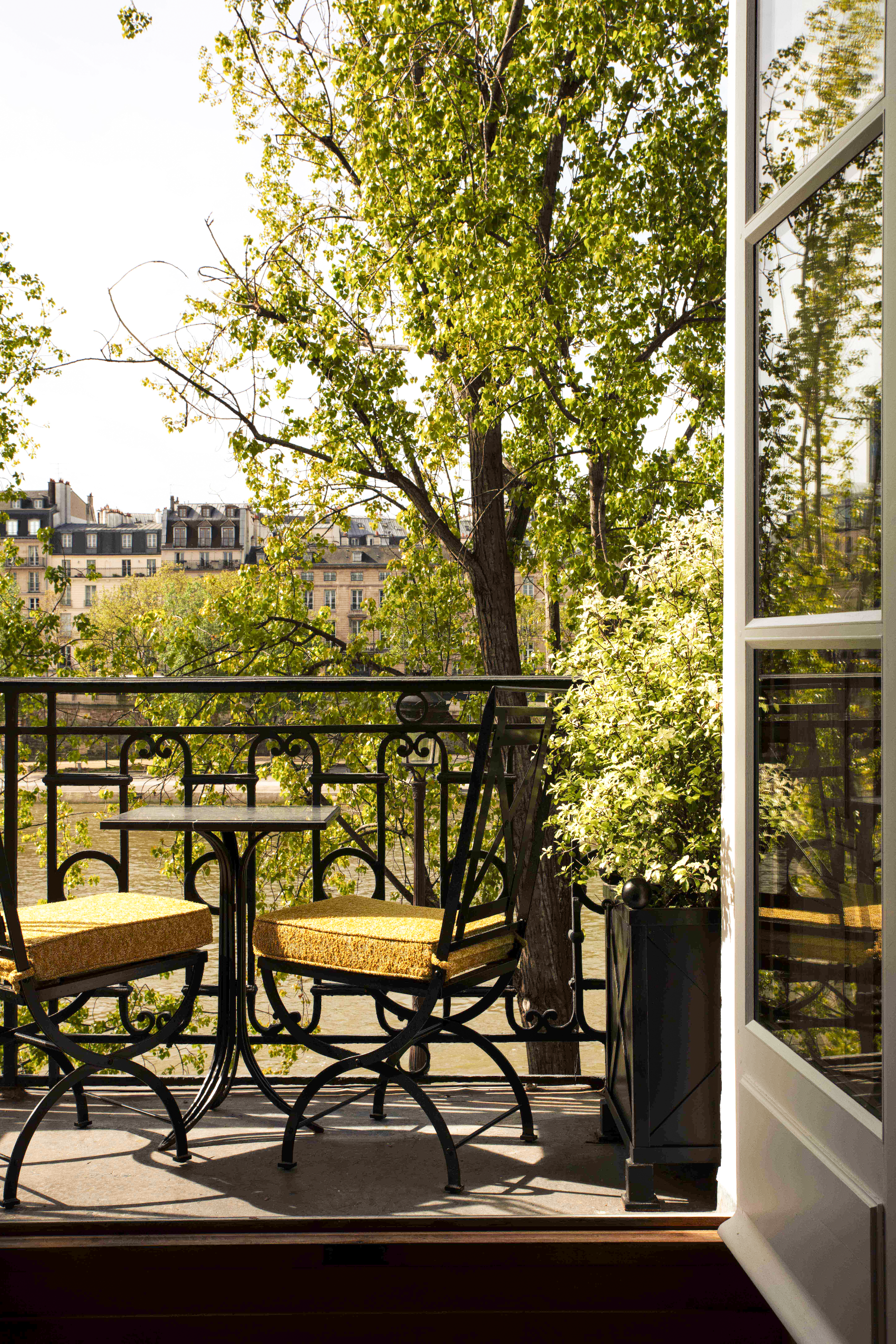 luxury apartment 5 Rooms for rent on PARIS (75004)
