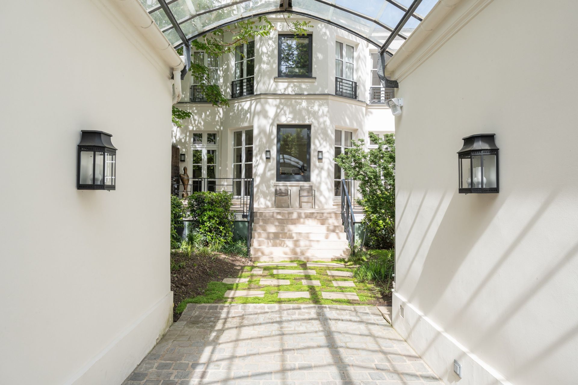 mansion (hôtel particulier) 6 Rooms for sale on PARIS (75007)
