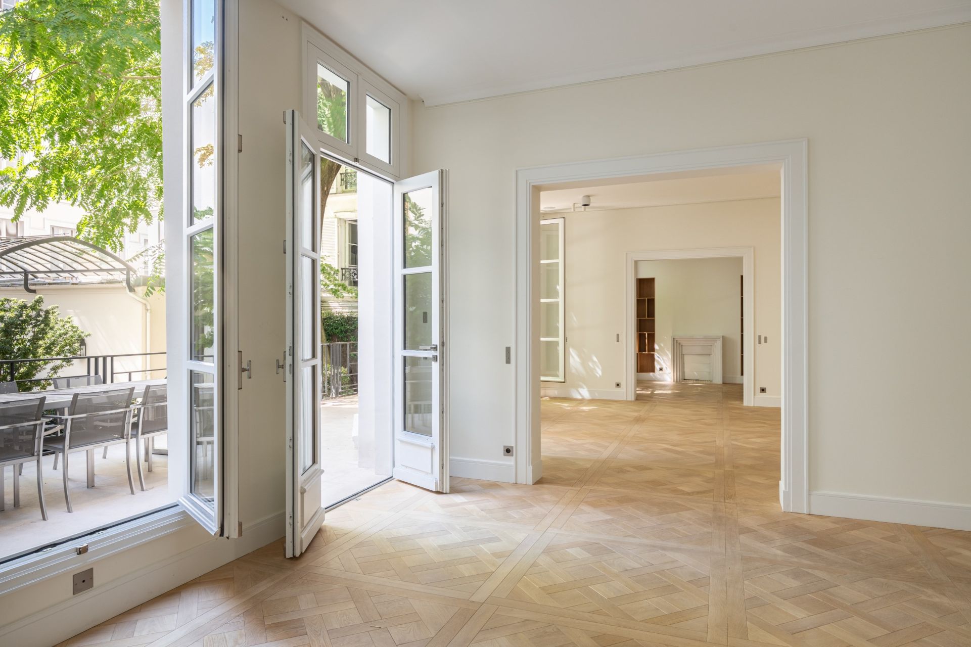 mansion (hôtel particulier) 6 Rooms for sale on PARIS (75007)
