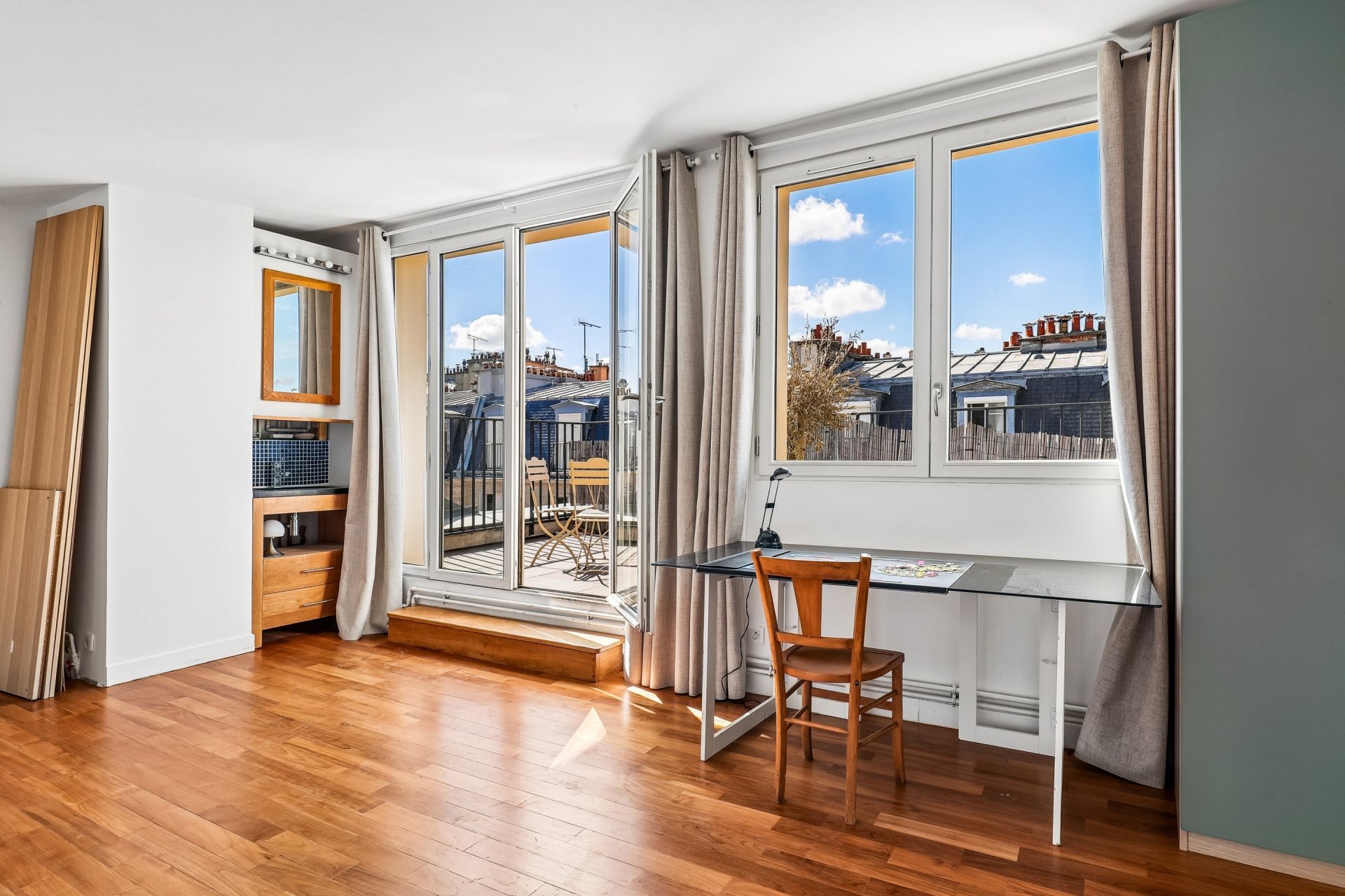 luxury triplex 5 Rooms for sale on PARIS (75011)