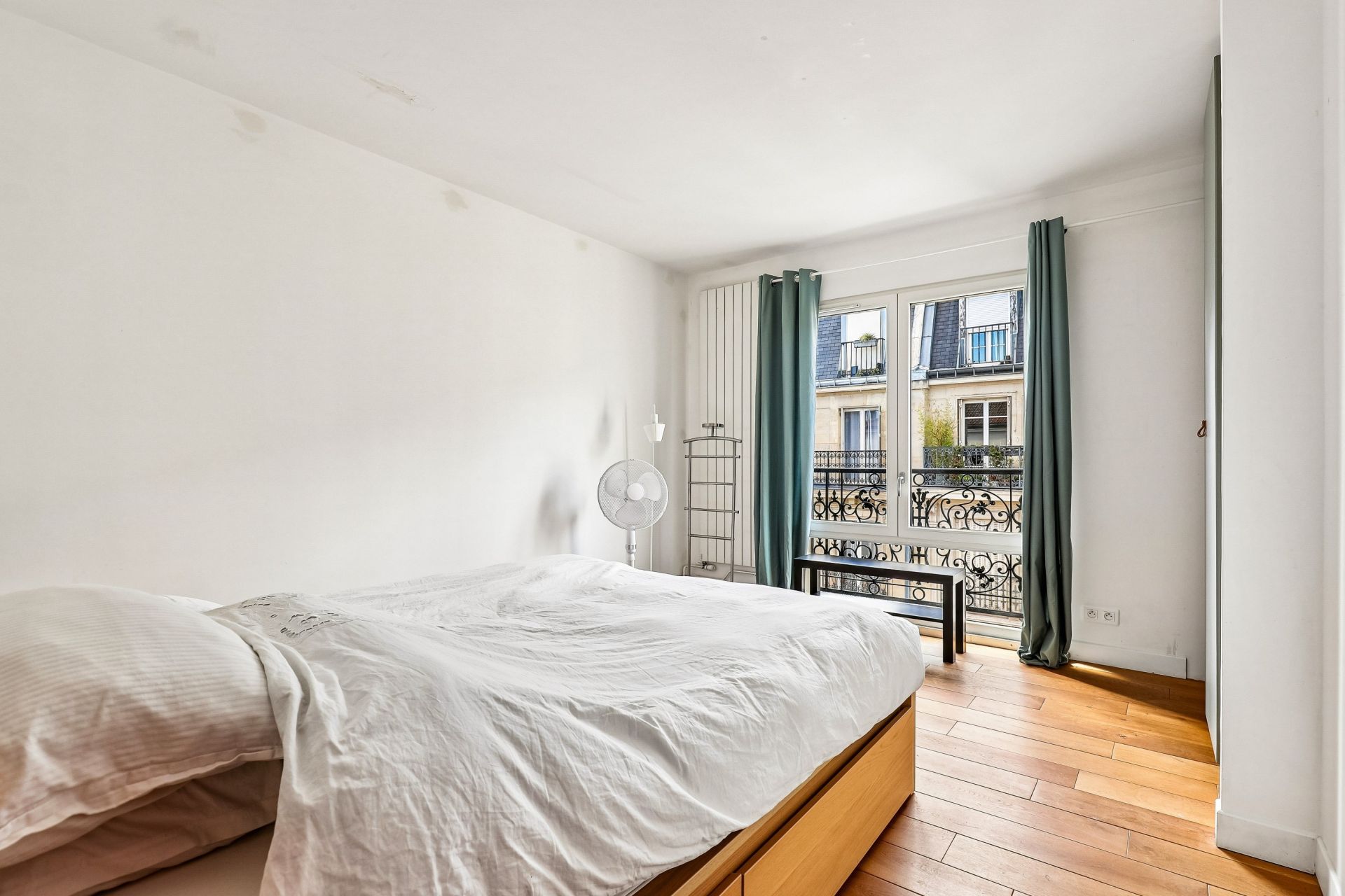luxury triplex 5 Rooms for sale on PARIS (75011)