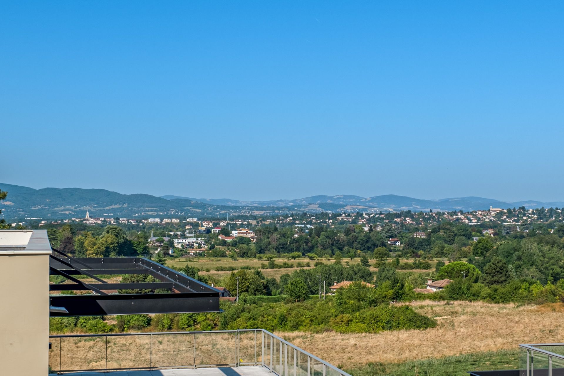 luxury apartment 3 Rooms for sale on ST DIDIER AU MONT D OR (69370)