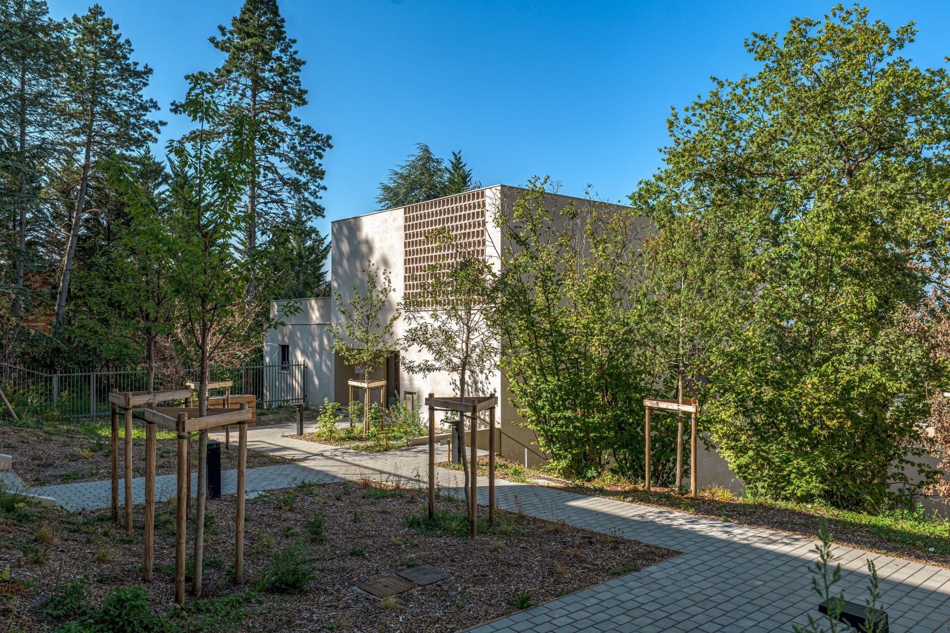 luxury apartment 3 Rooms for sale on ST DIDIER AU MONT D OR (69370)