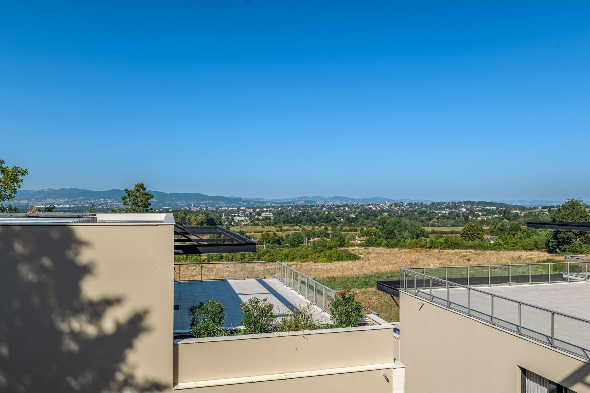 luxury apartment 3 Rooms for sale on ST DIDIER AU MONT D OR (69370)