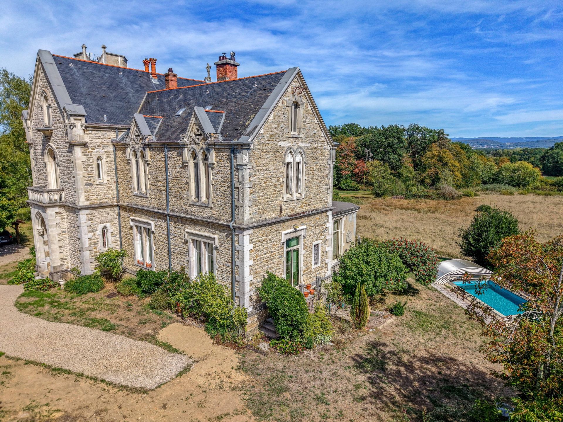 maison de luxe 10 Pièces en vente sur PERONNAS (01960)