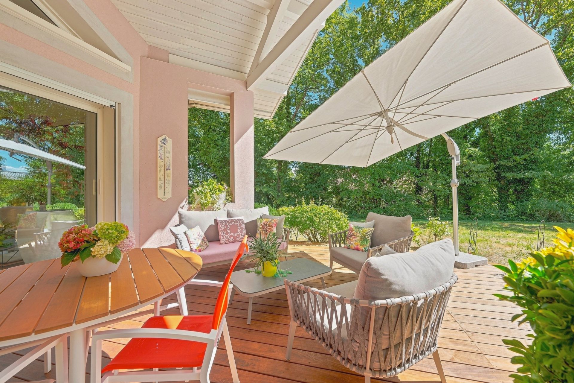 luxury house 5 Rooms for sale on ECHENEVEX (01170)