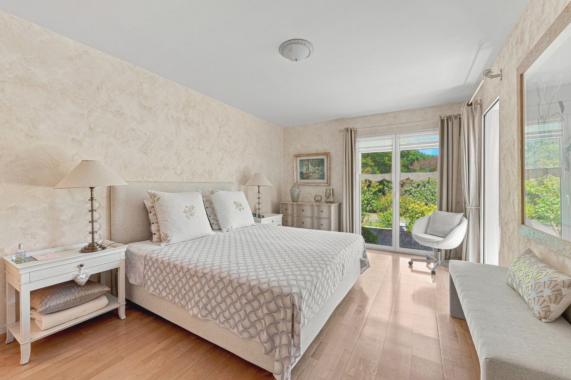 luxury house 5 Rooms for sale on ECHENEVEX (01170)