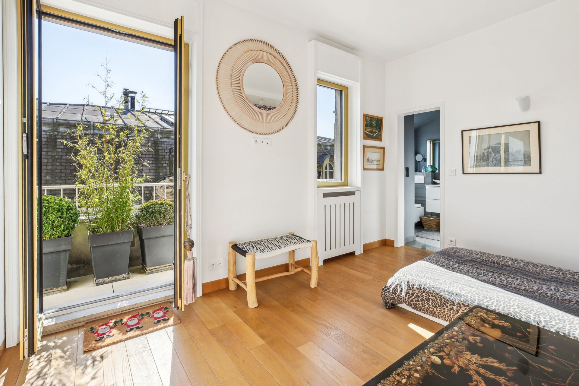 luxury apartment 6 Rooms for sale on PARIS (75016)