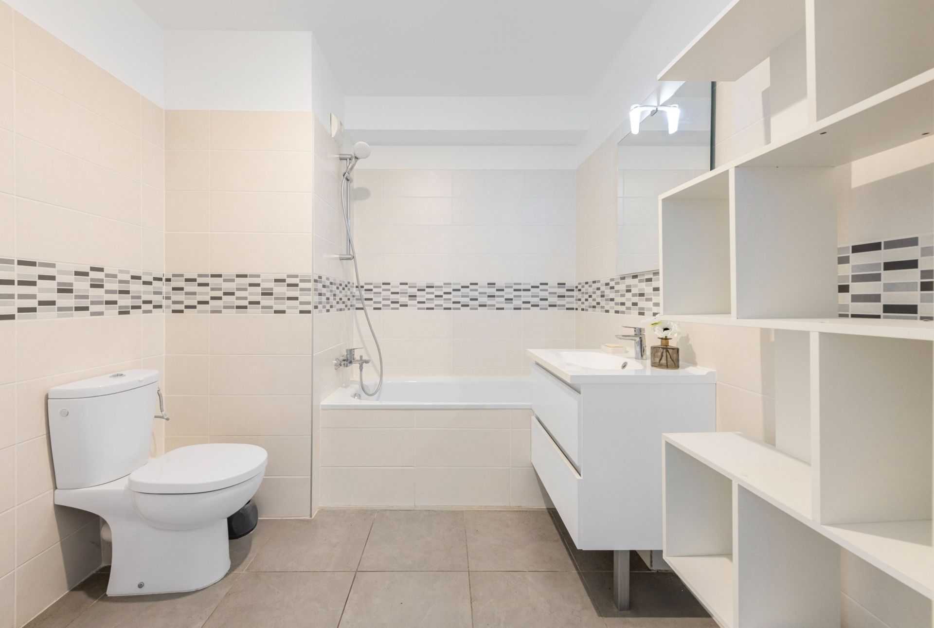 luxury apartment 2 Rooms for sale on NICE (06000)