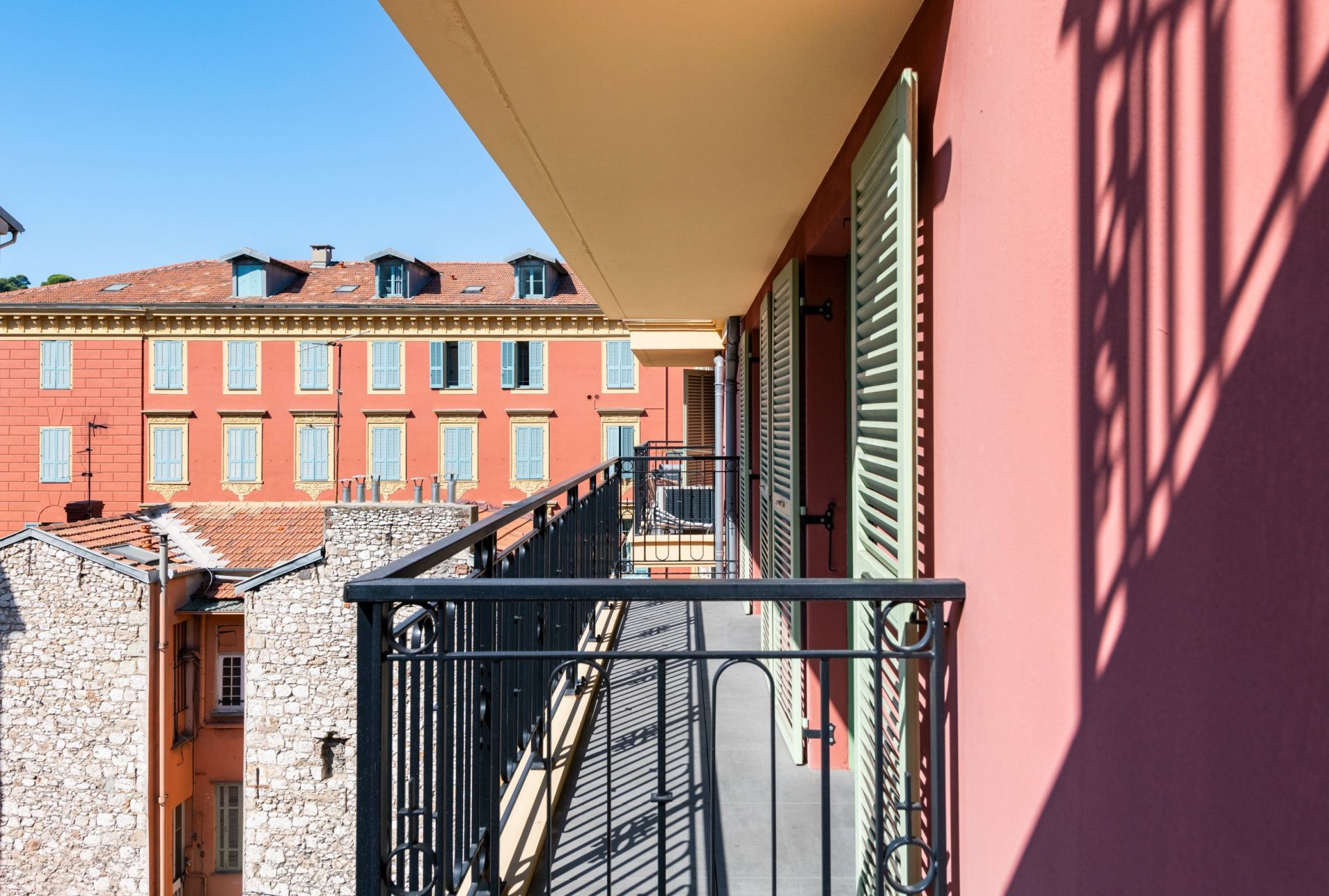 luxury apartment 2 Rooms for sale on NICE (06000)